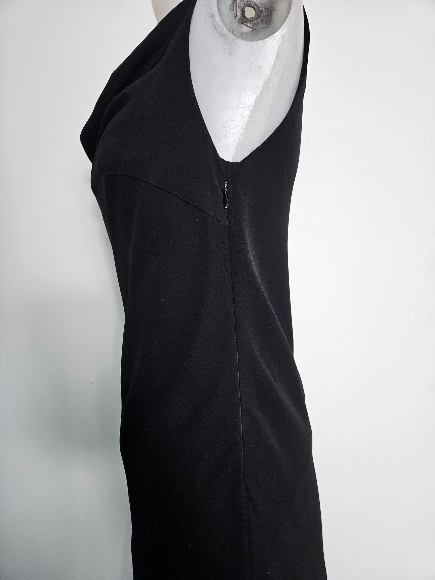 Robe noire col bénitier