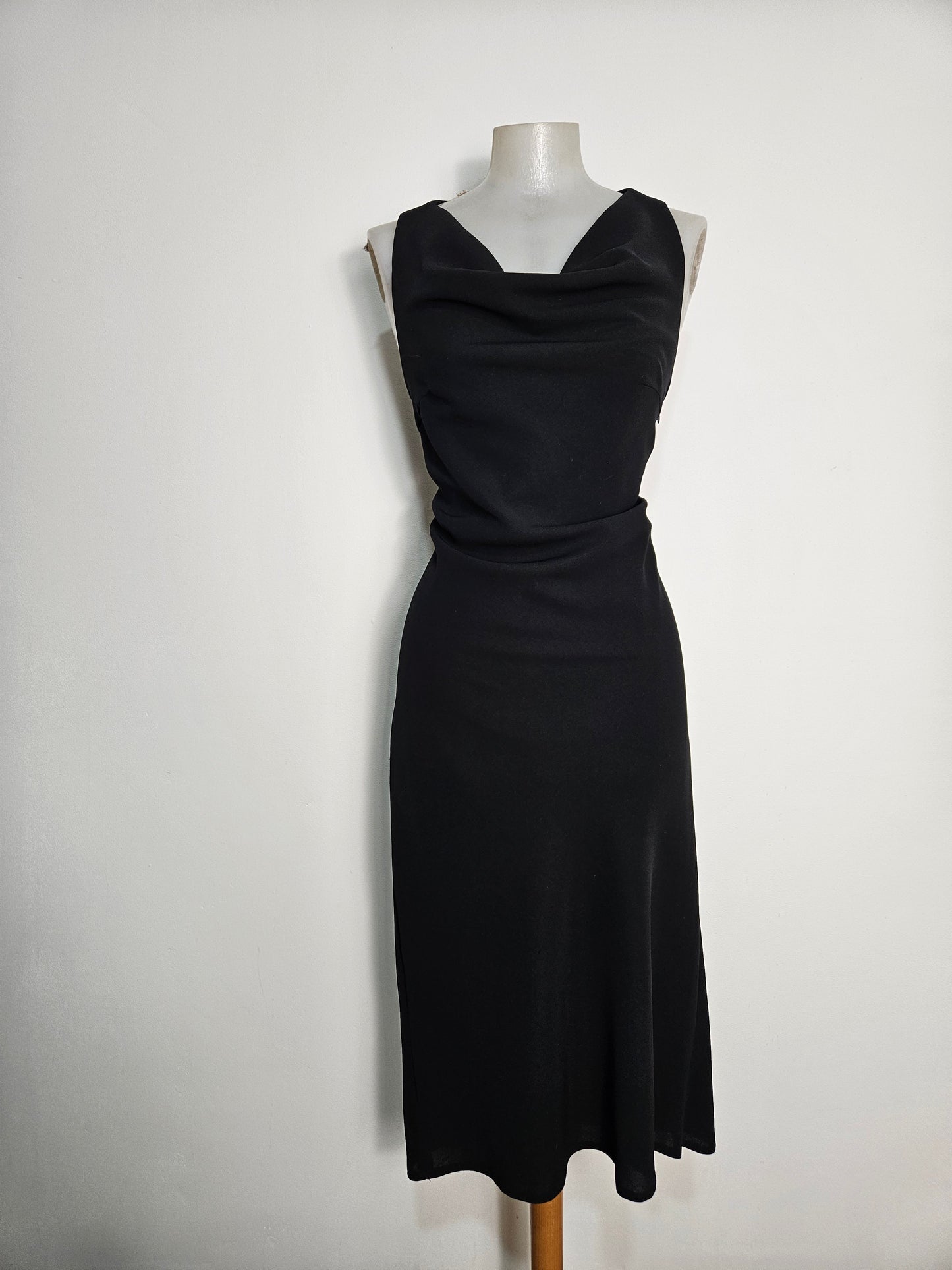 Robe noire col bénitier