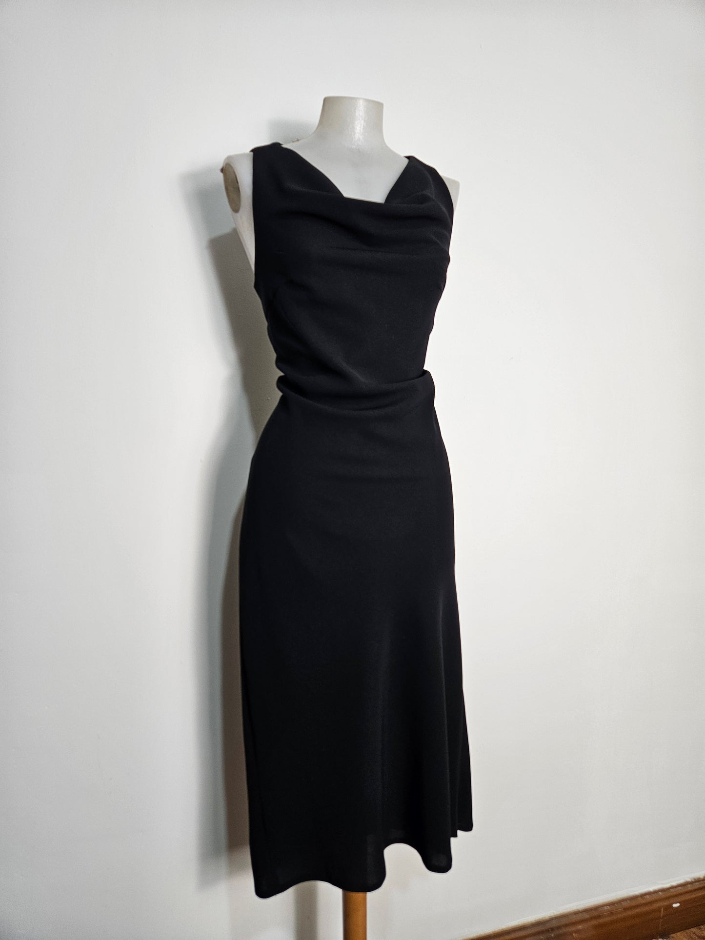 Robe noire col bénitier