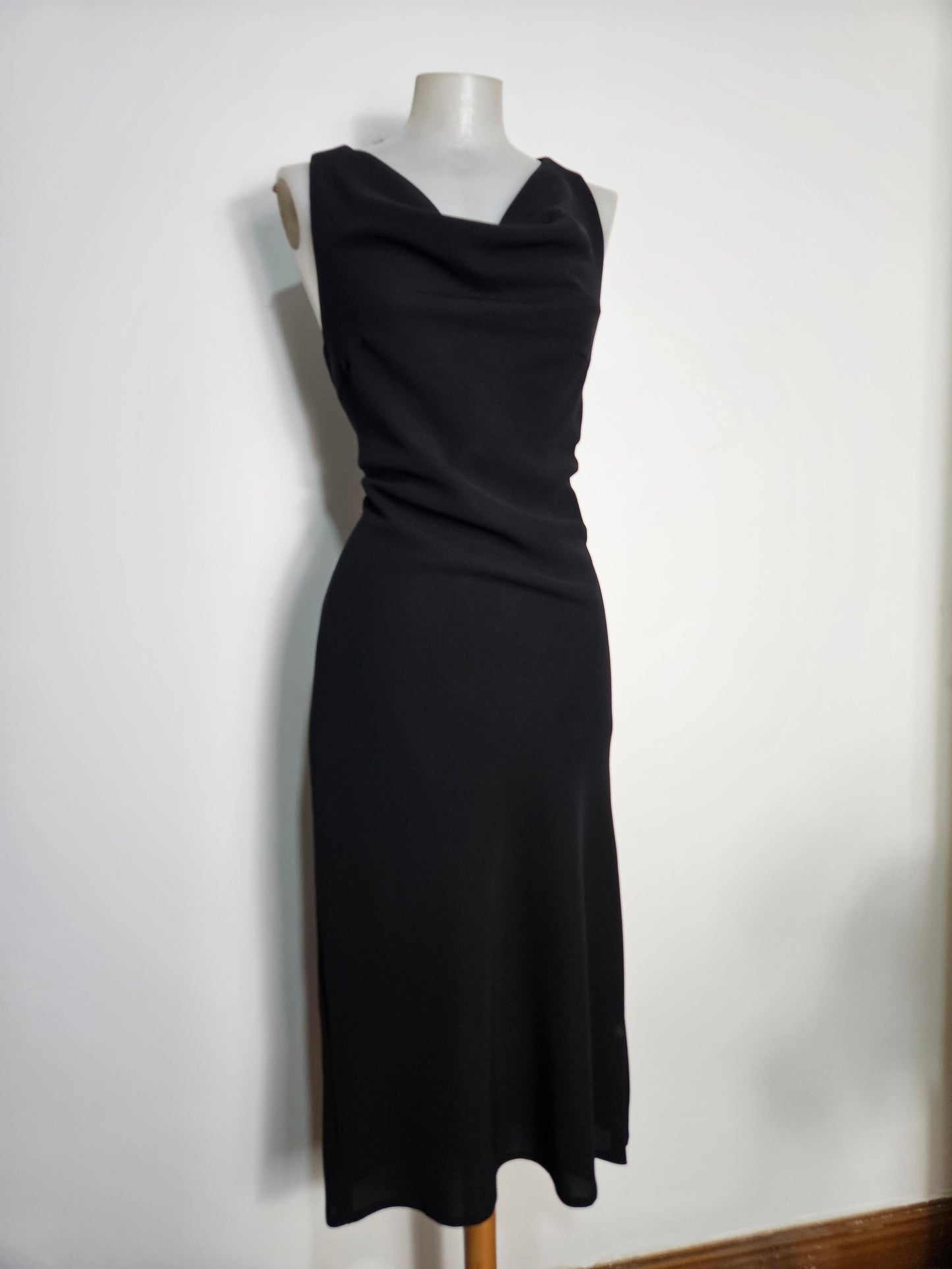 Robe noire col bénitier