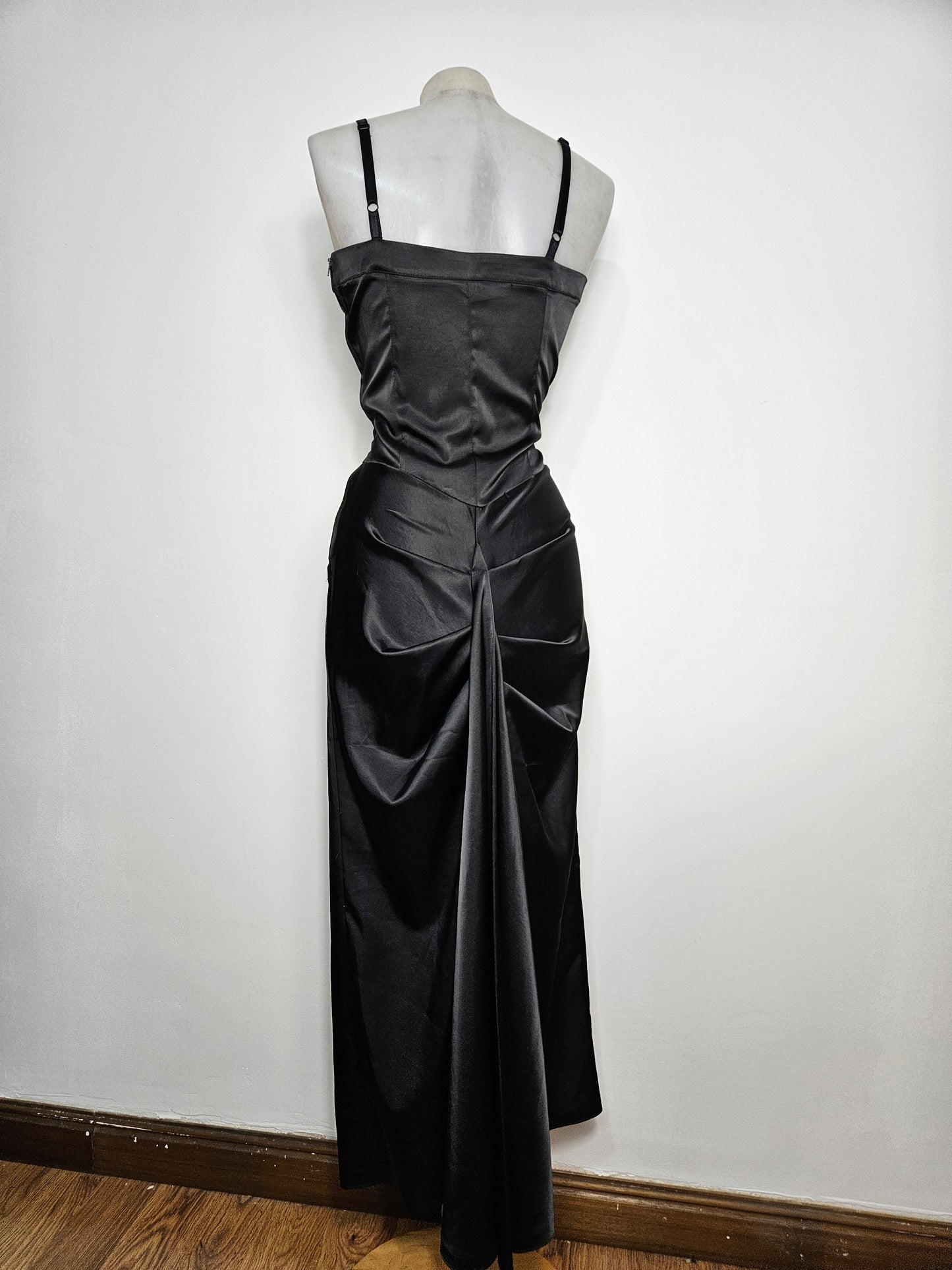 Maxi robe noire satinée