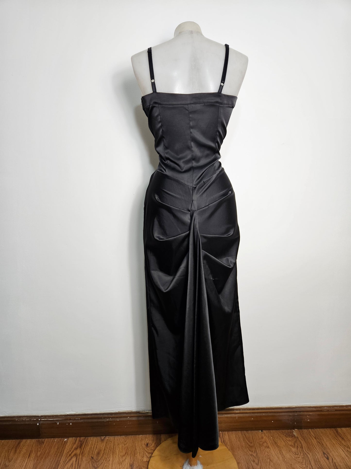 Maxi robe noire satinée