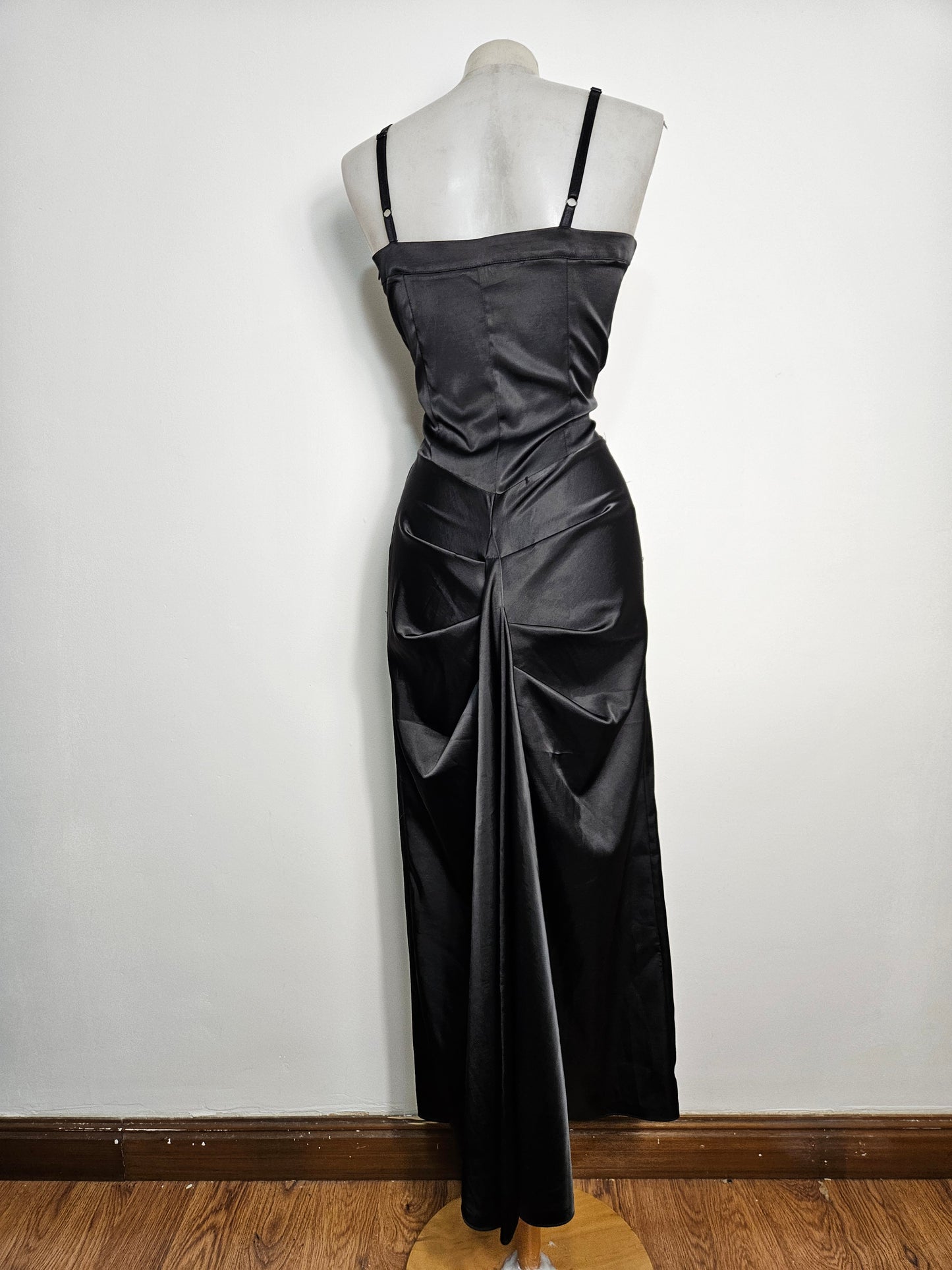 Maxi robe noire satinée