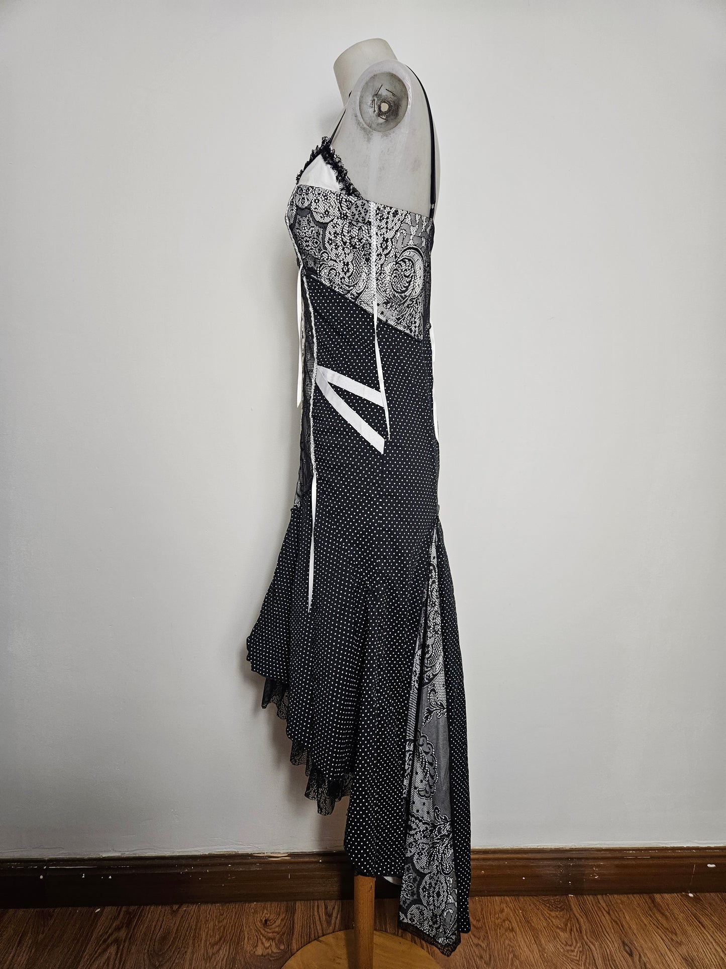 Robe asymétrique noire et grise
