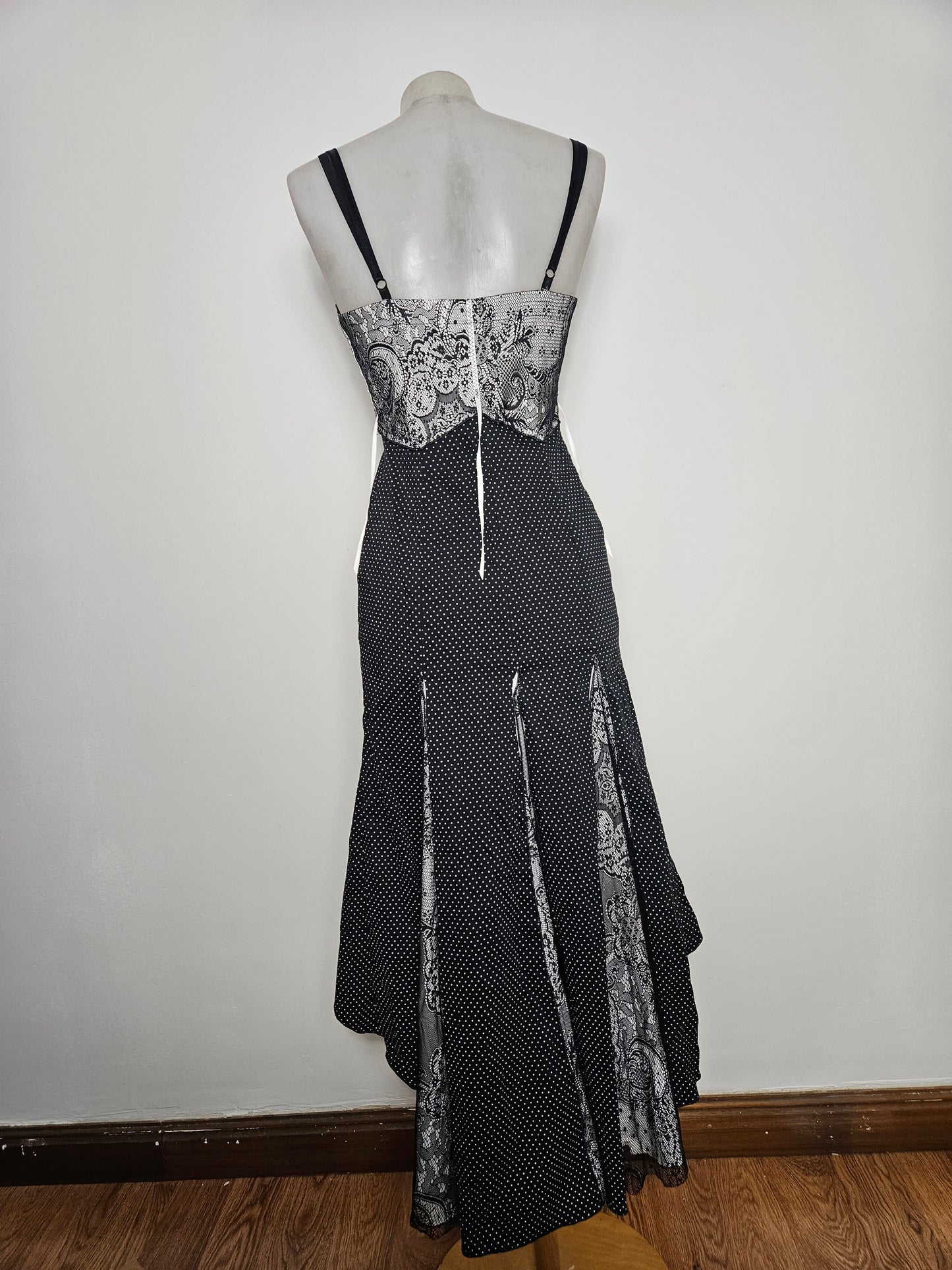 Robe asymétrique noire et grise