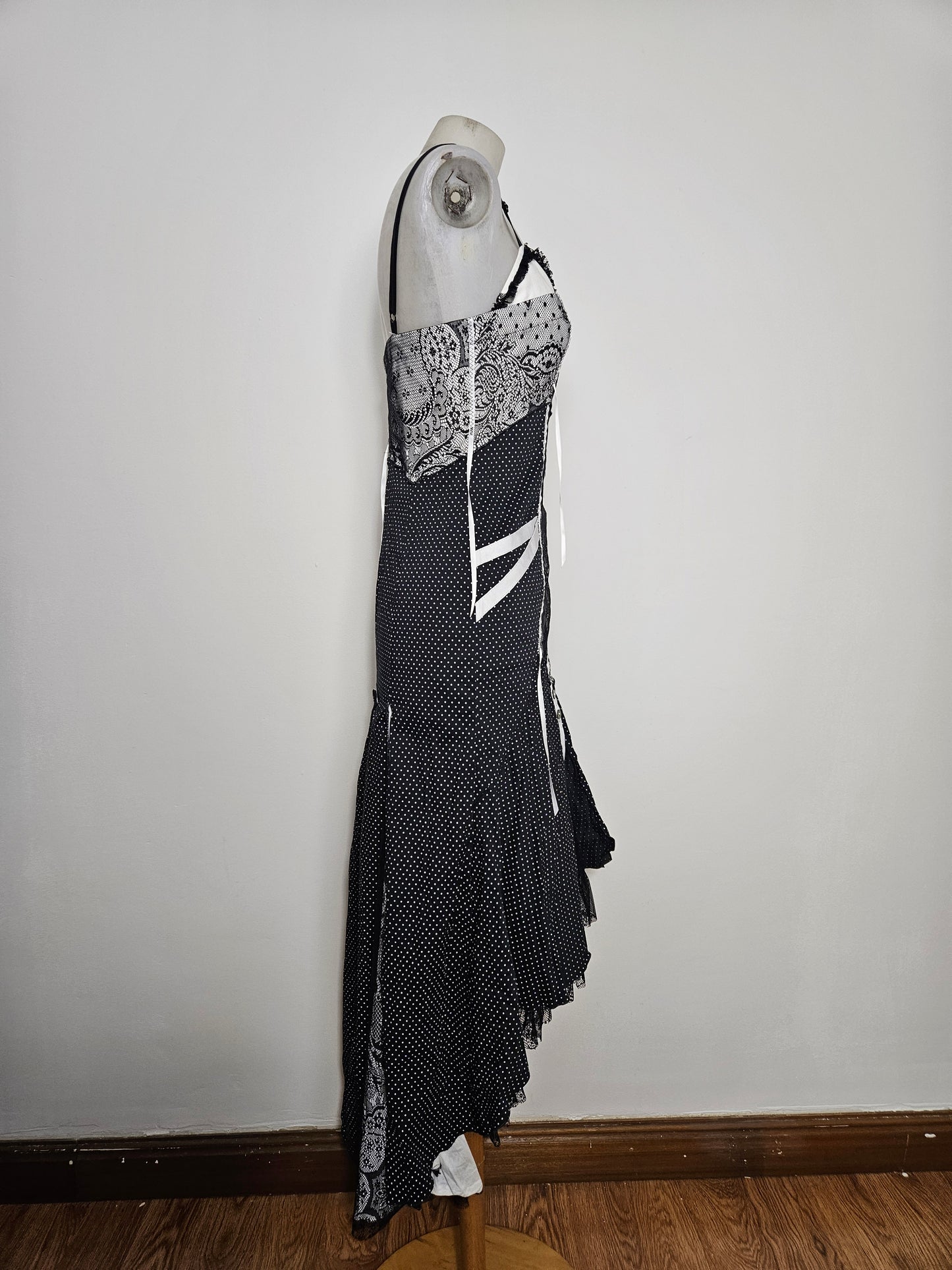 Robe asymétrique noire et grise