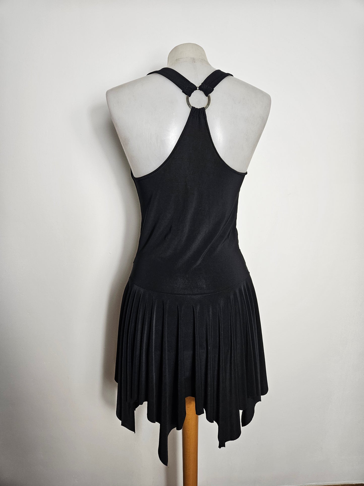 Vestido asimétrico sin espalda