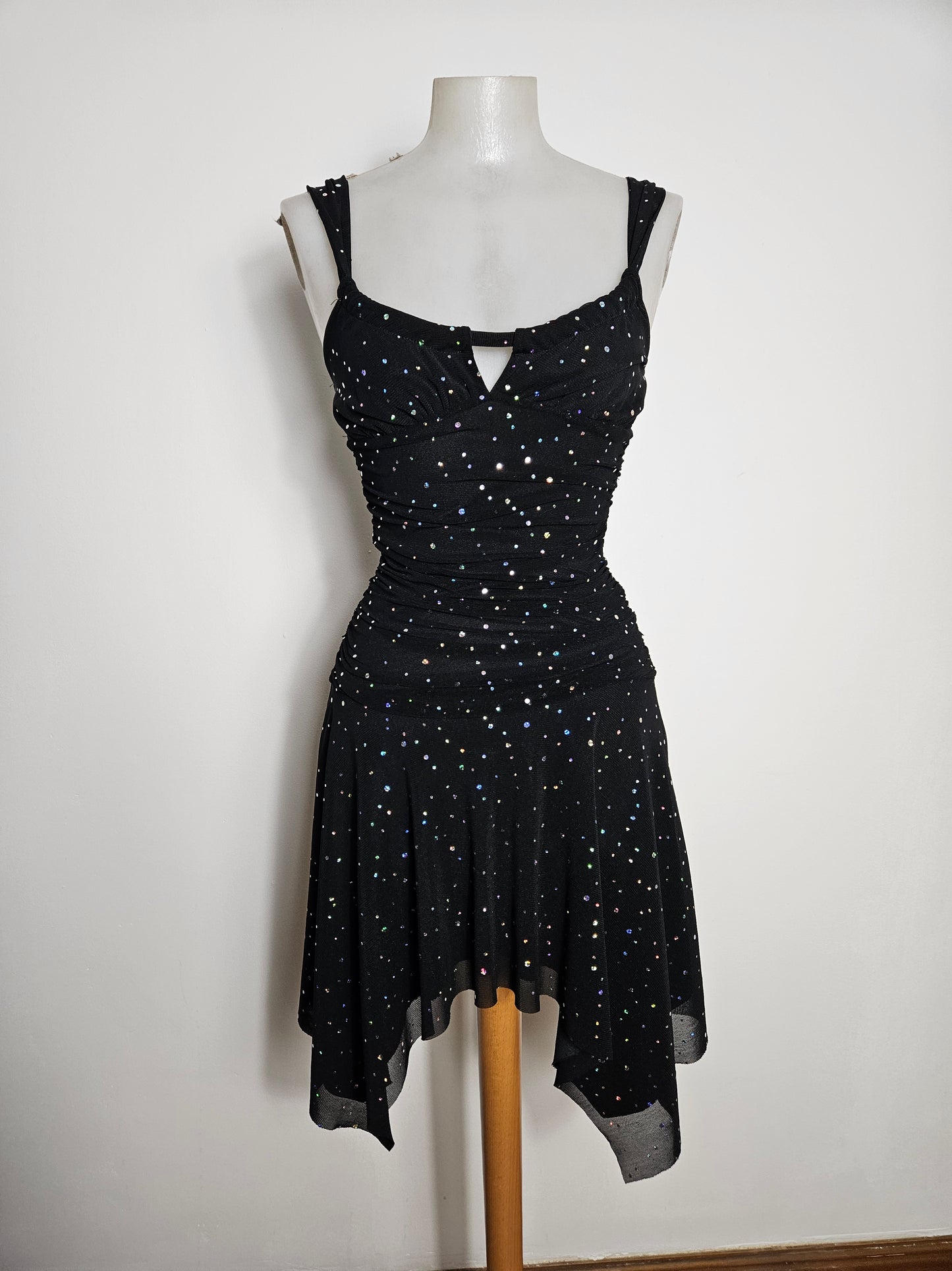 Robe noire à strass