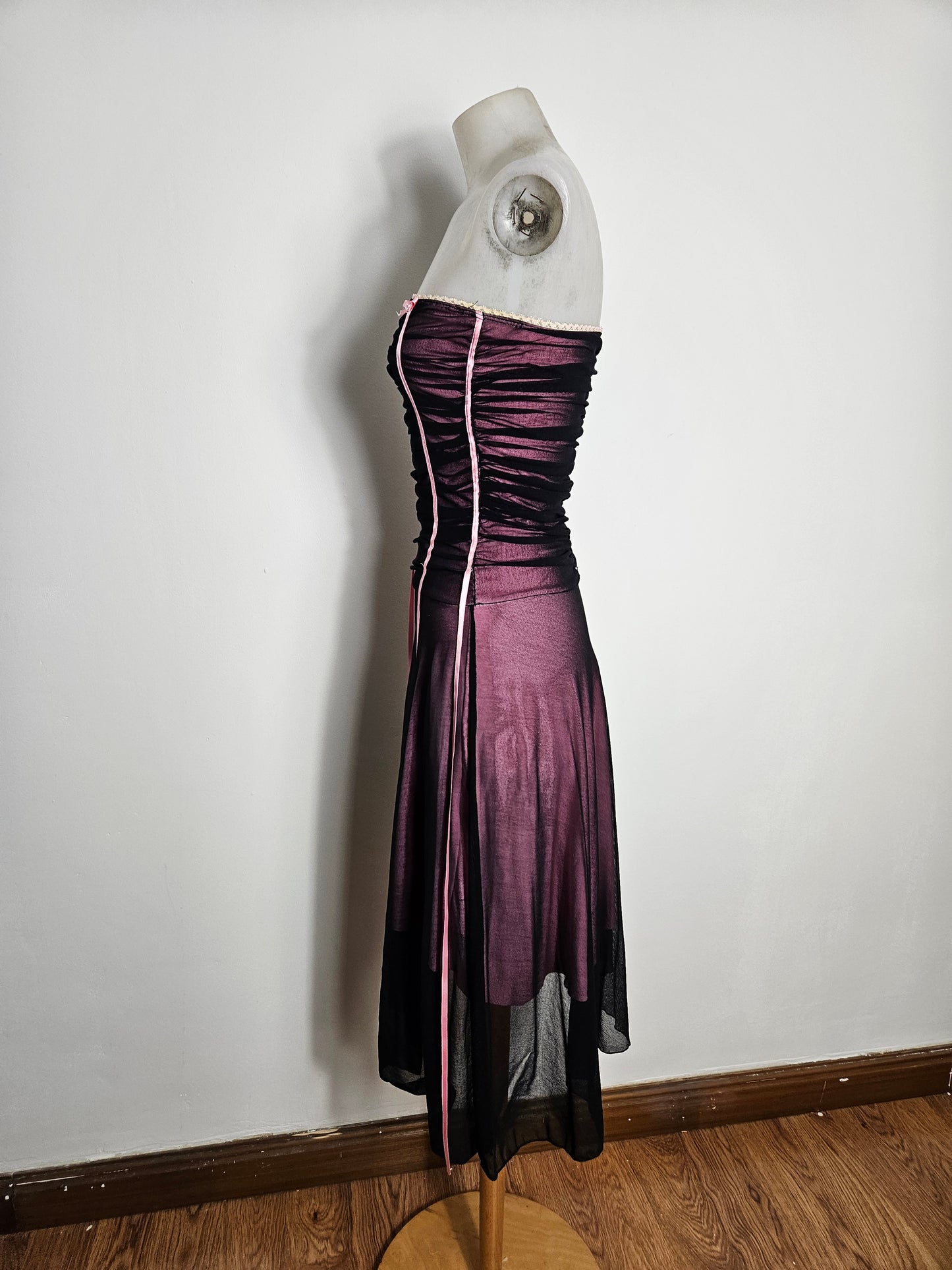 Robe bustier à rubans noire et violette