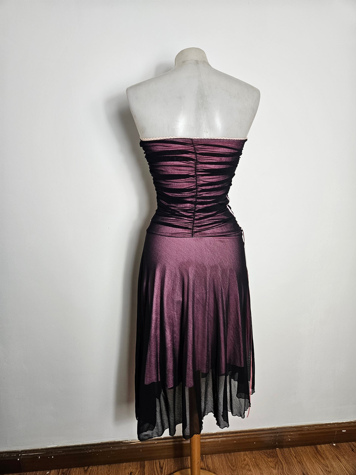 Robe bustier à rubans noire et violette