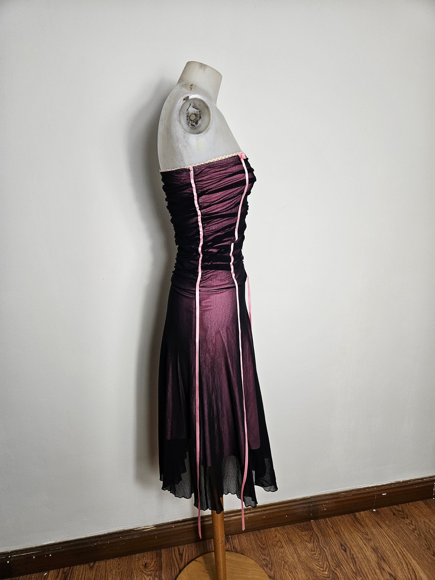 Robe bustier à rubans noire et violette