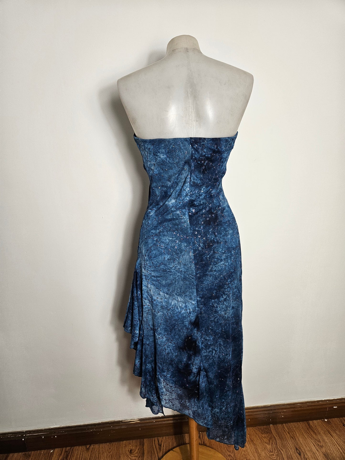 Robe strapless bleue à strass