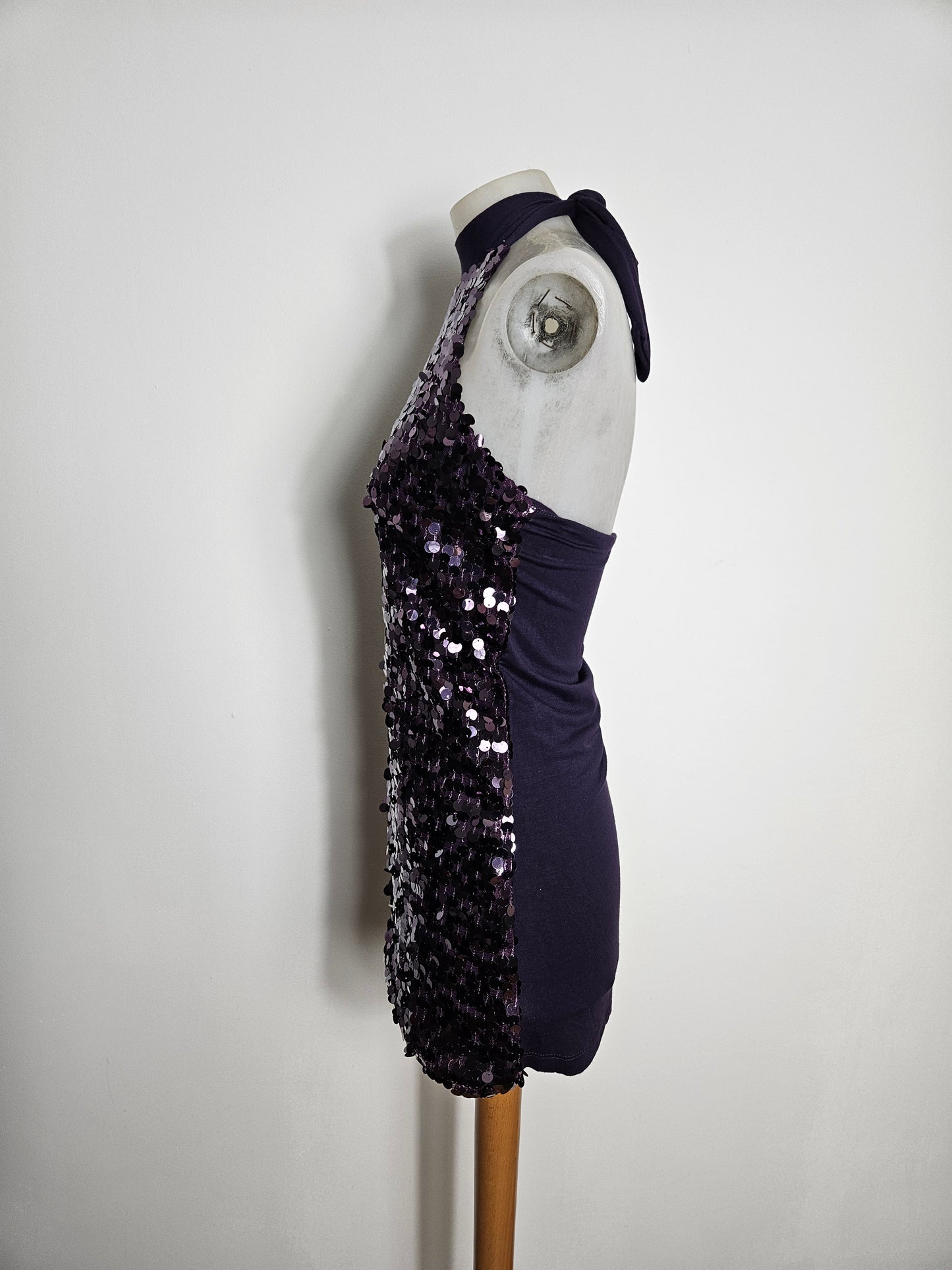 Robe dos nu à sequins violet