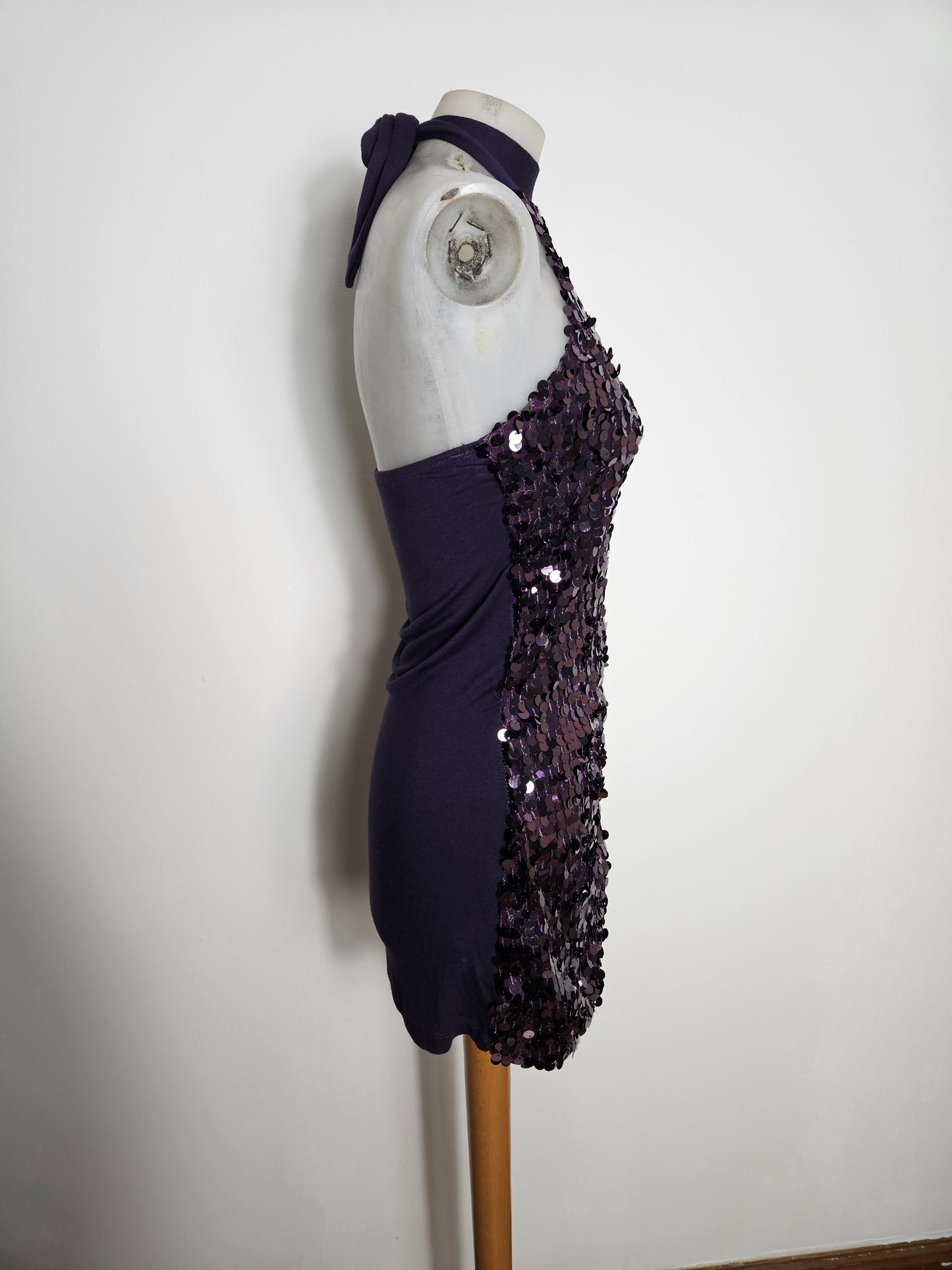 Robe dos nu à sequins violet