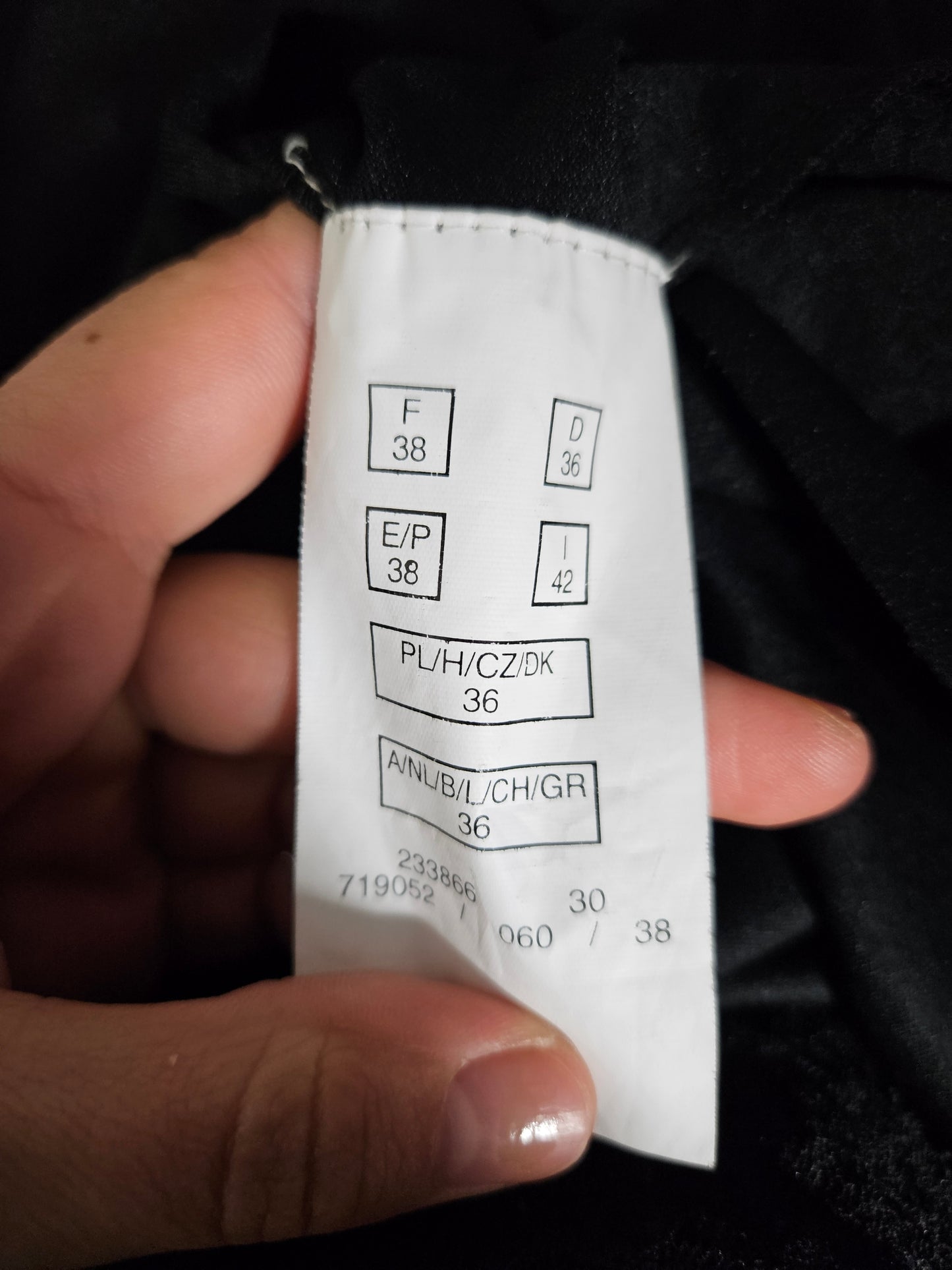Vestido negro asimétrico sin tirantes