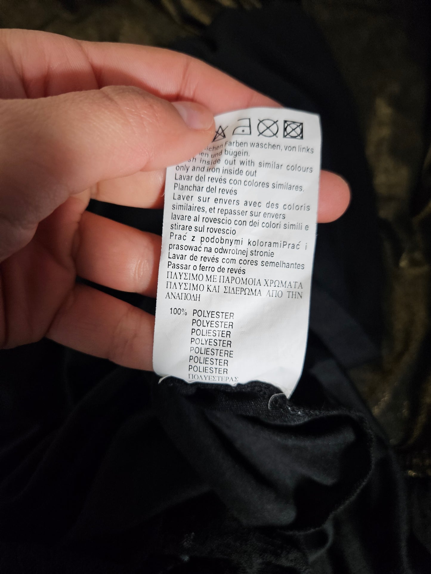 Vestido negro asimétrico sin tirantes