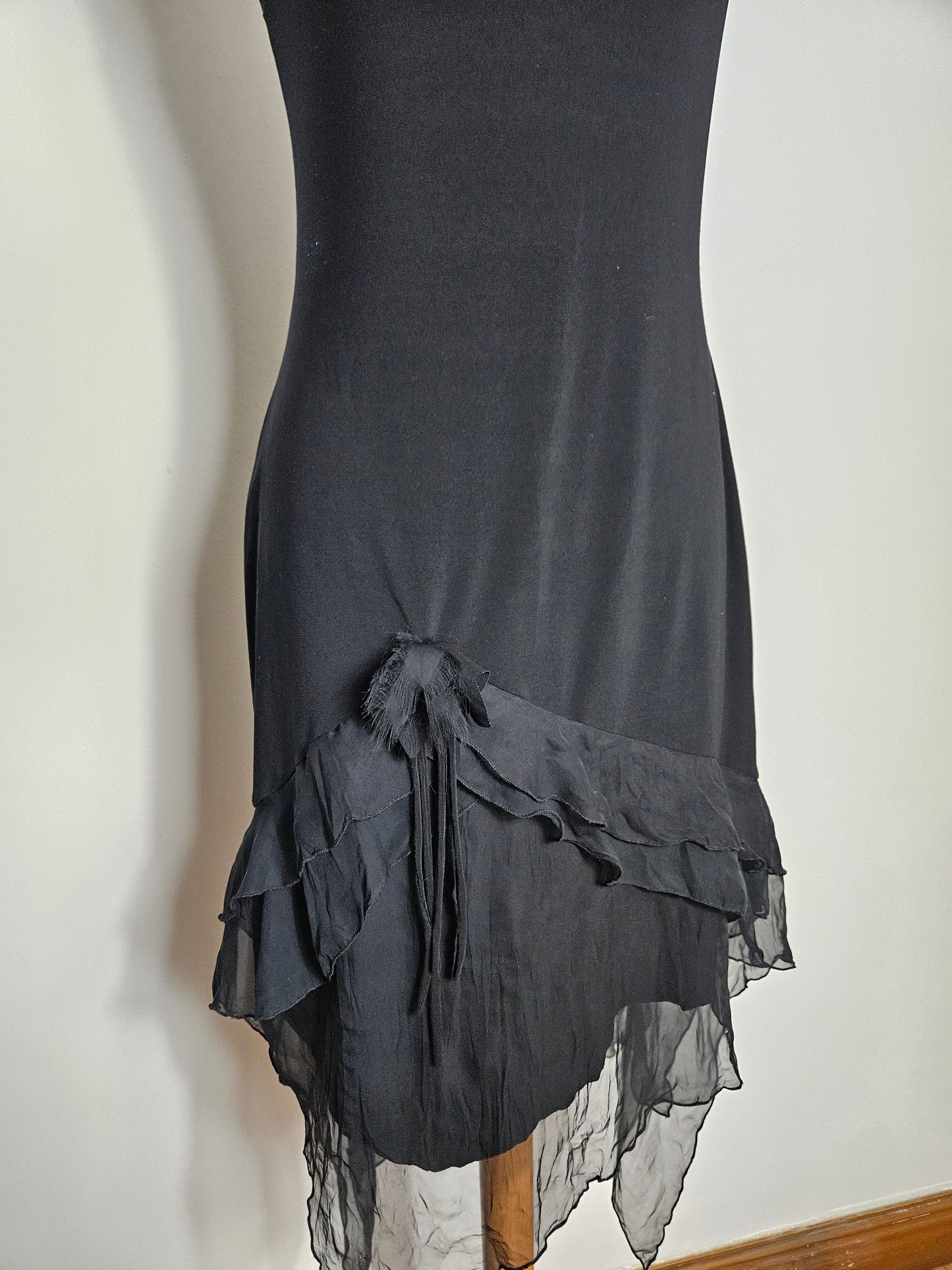 Robe bustier noire détails voile