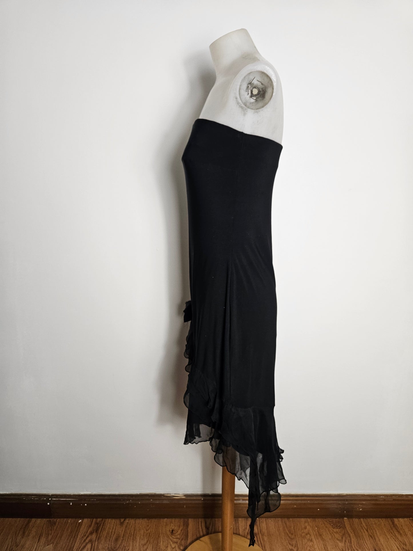 Robe bustier noire détails voile