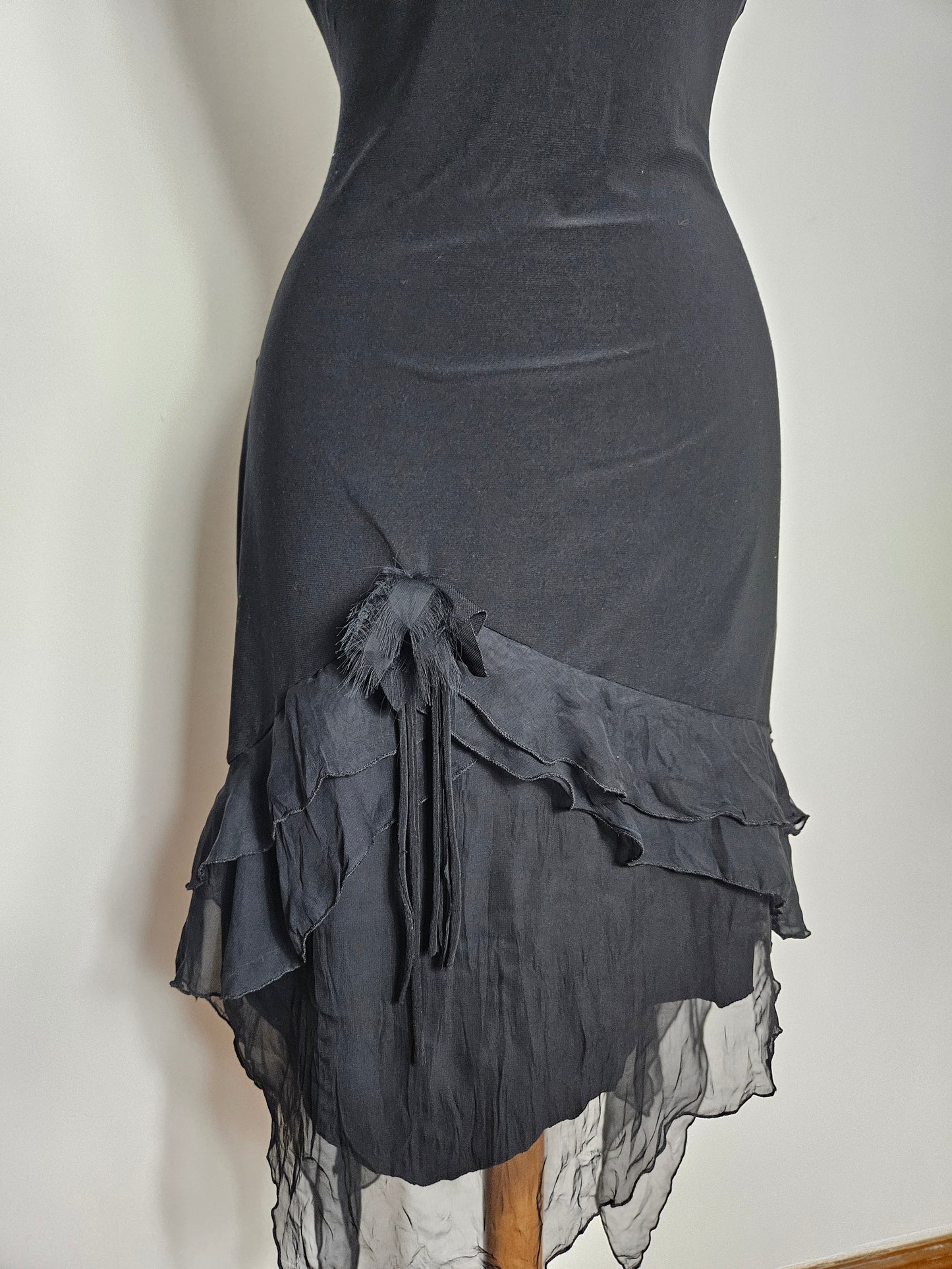 Robe bustier noire détails voile
