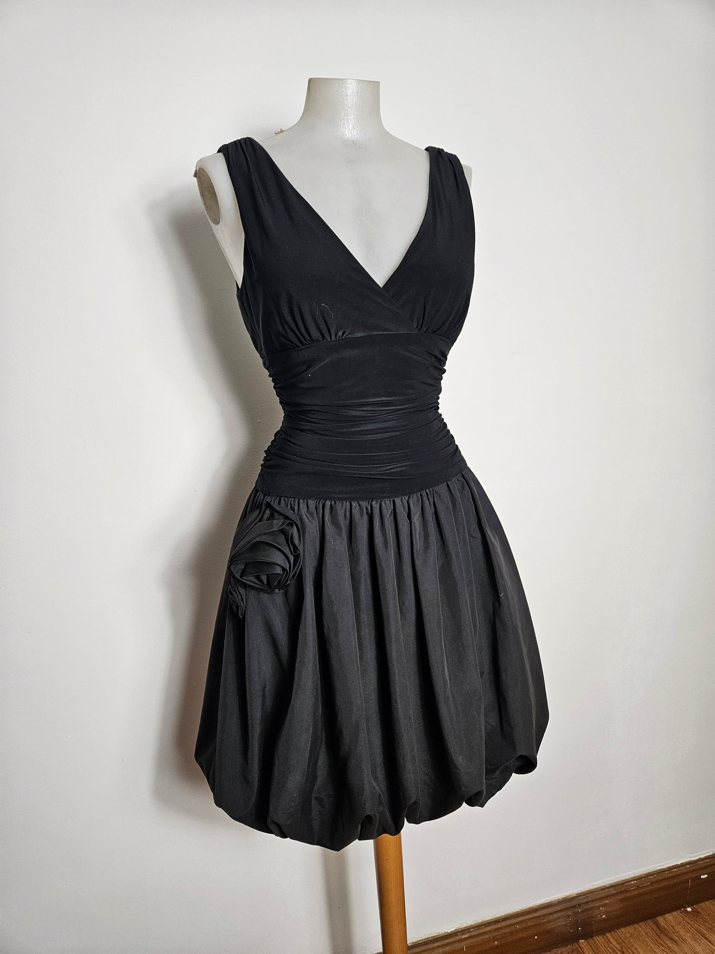 Robe bi matière légèrement bouffante