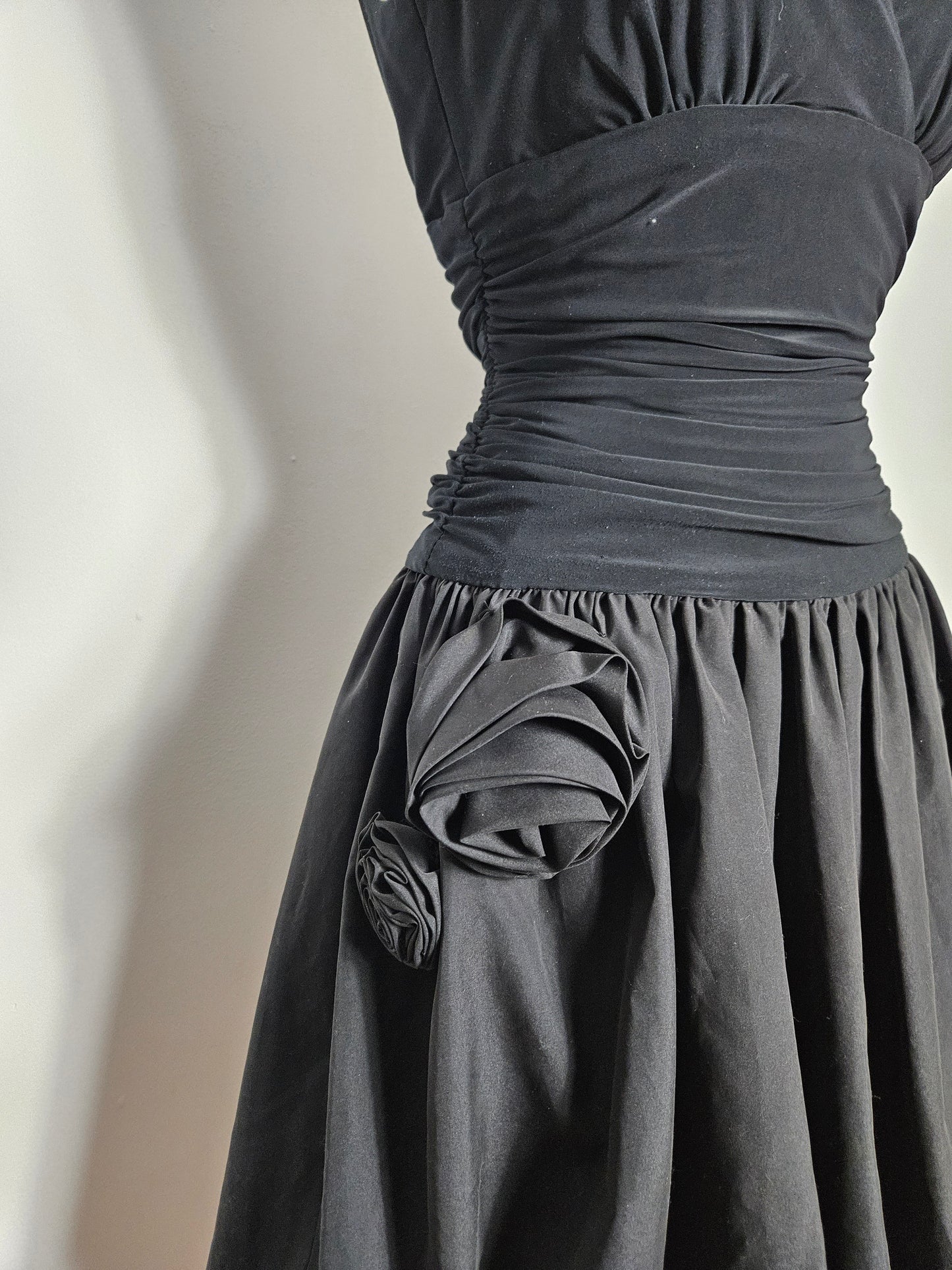 Robe bi matière légèrement bouffante