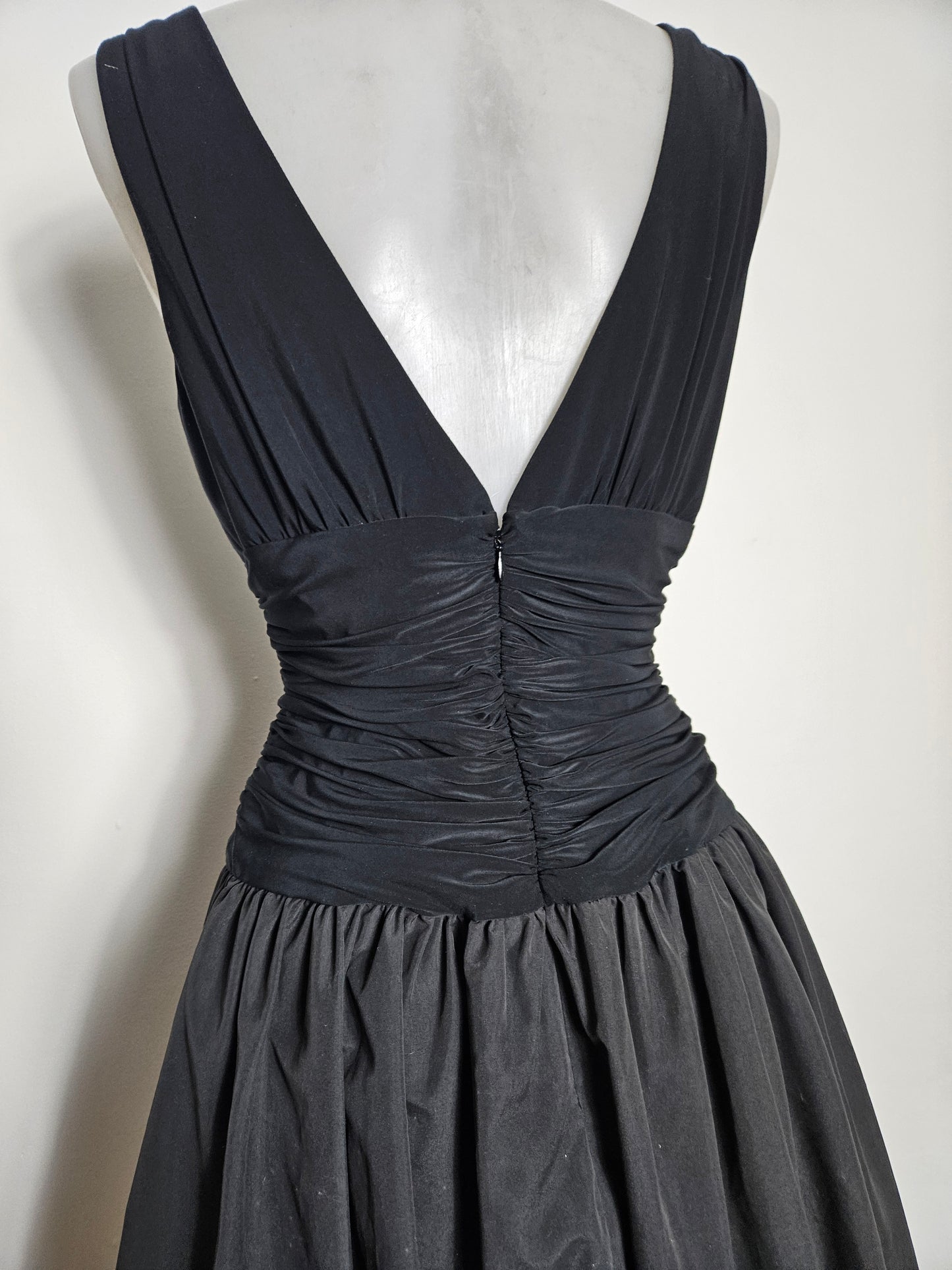 Robe bi matière légèrement bouffante
