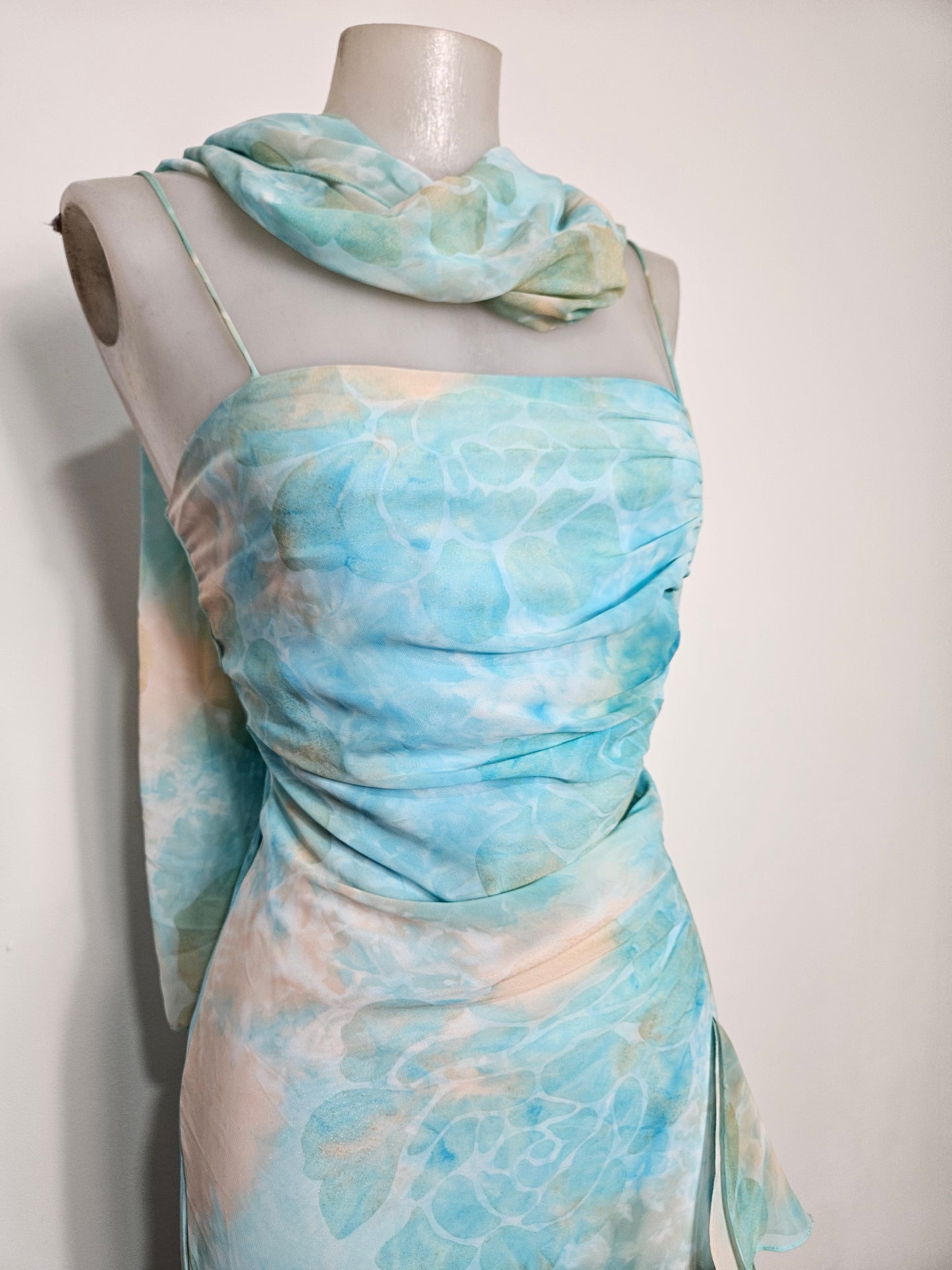 Vestido largo de gasa azul