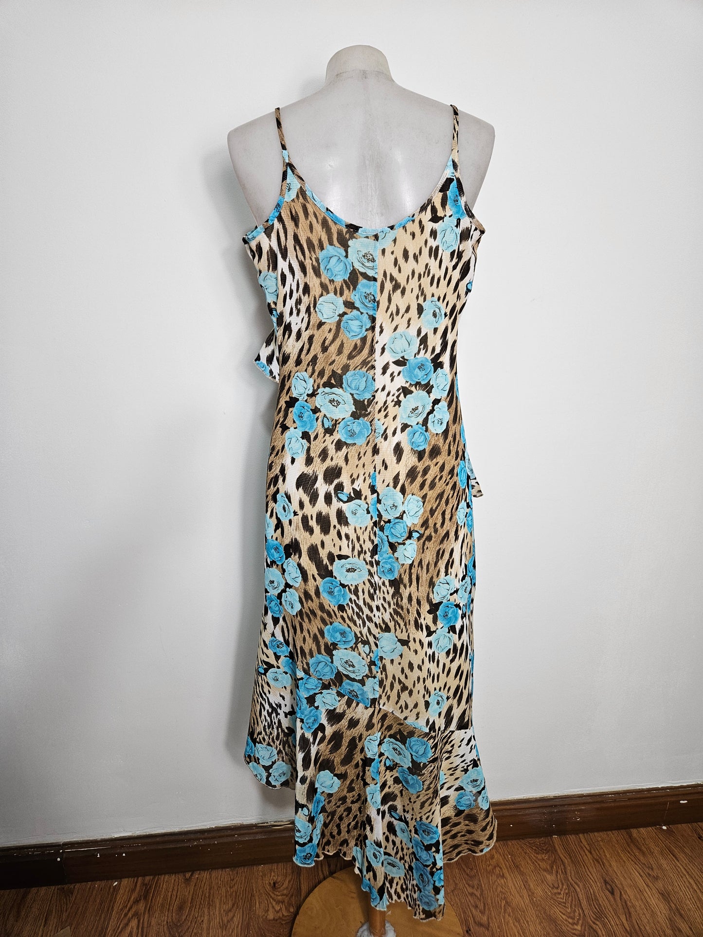 Robe léopard à volants