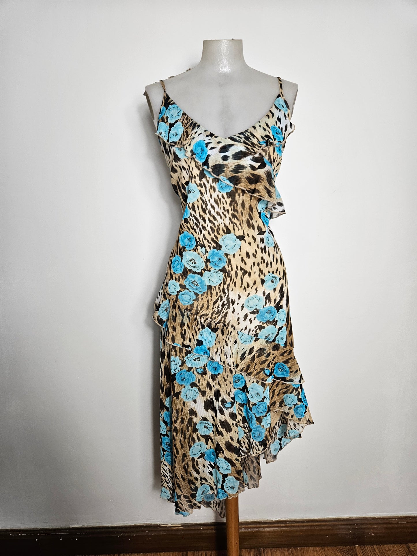 Robe léopard à volants