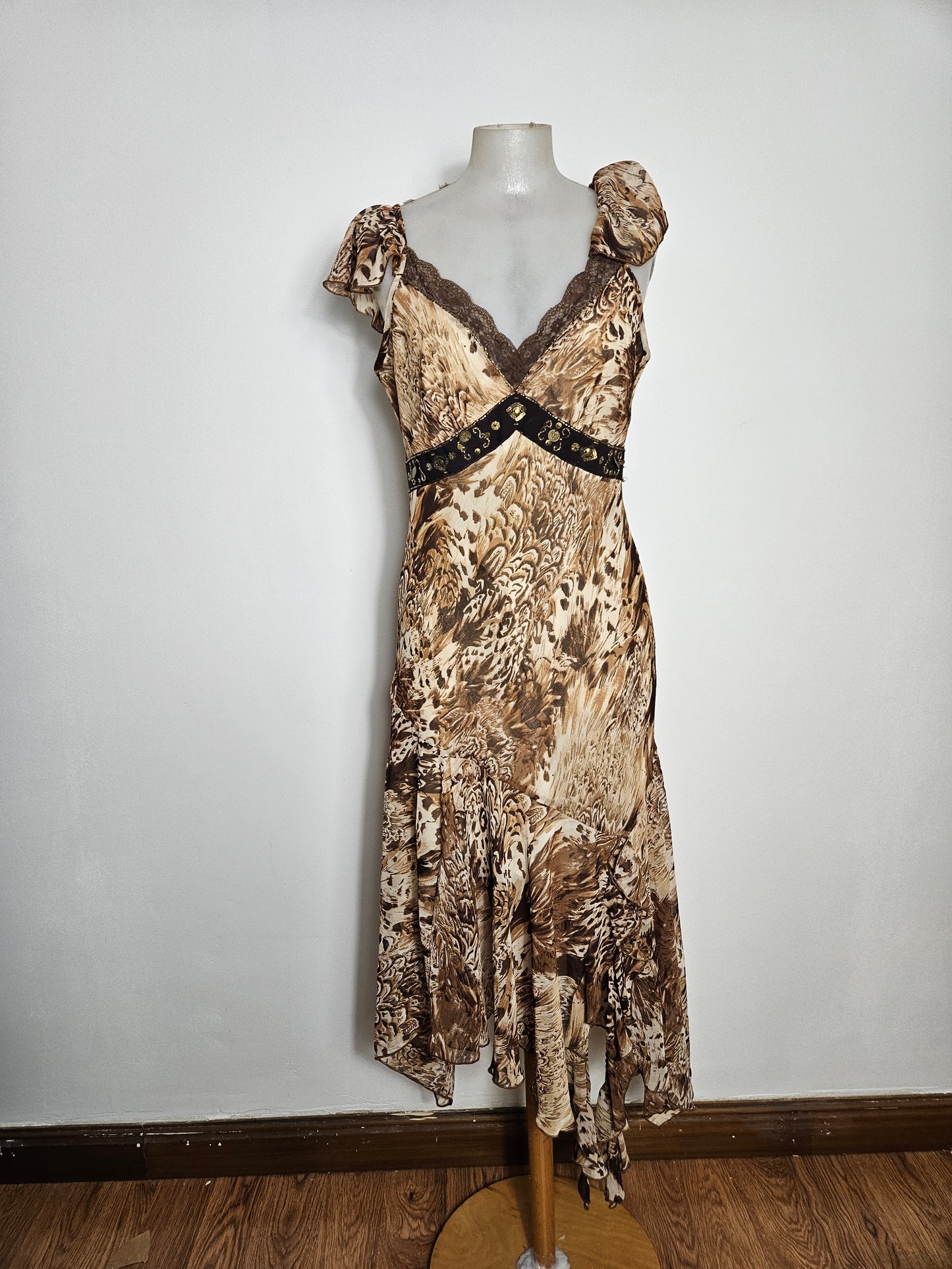 Robe asymétrique en voile beige et marron