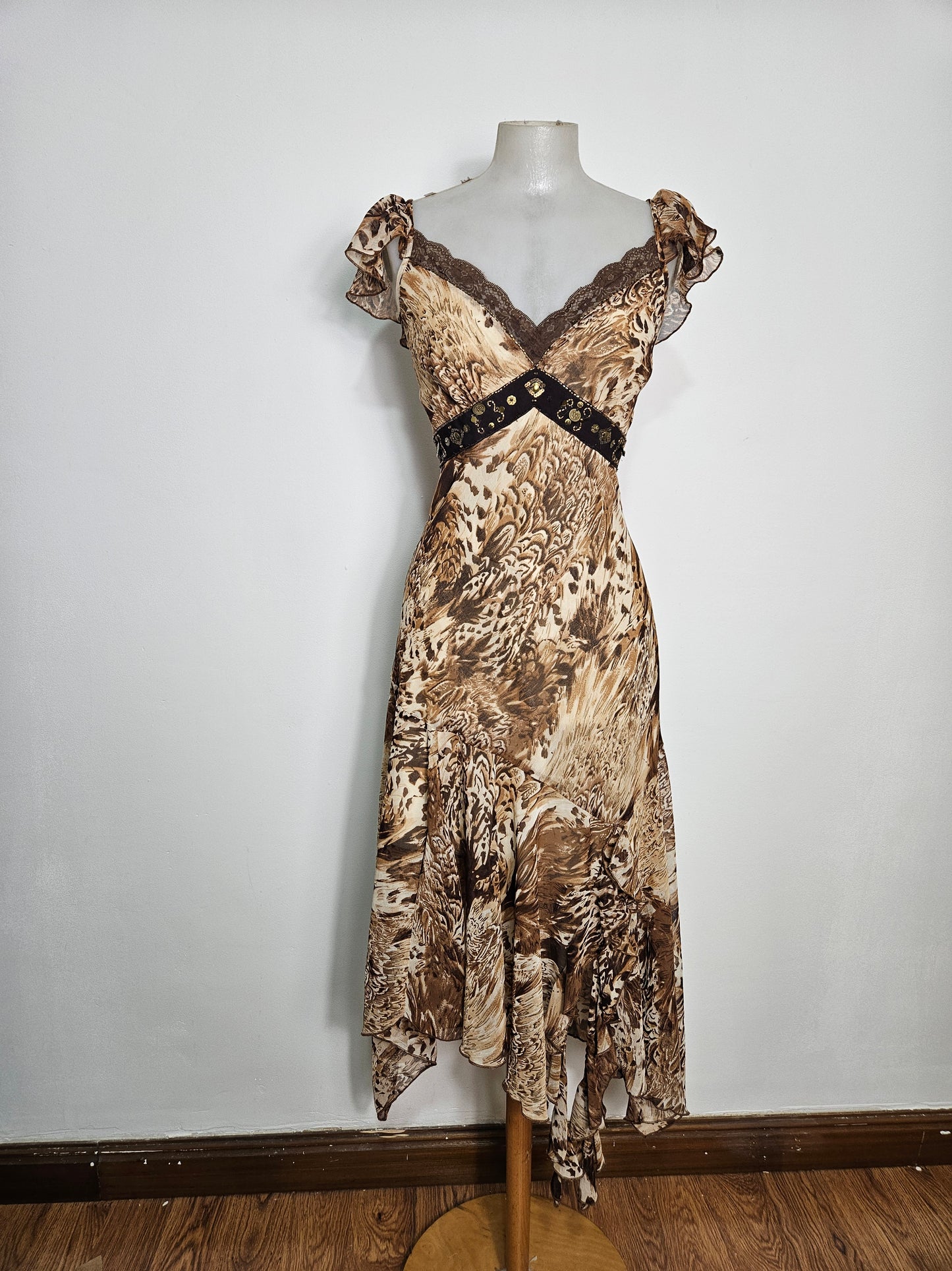 Robe asymétrique en voile beige et marron