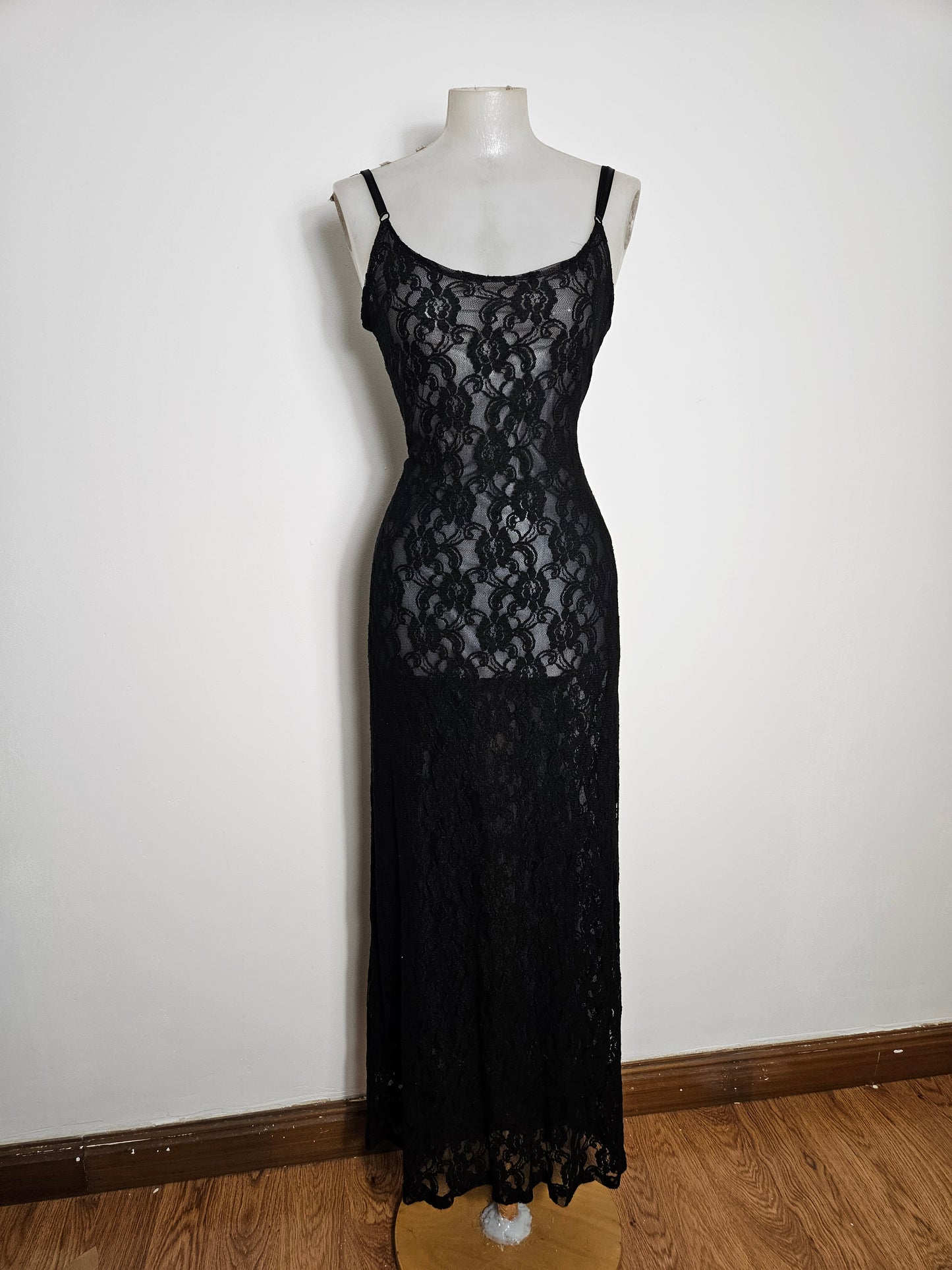 Vestido de encaje negro
