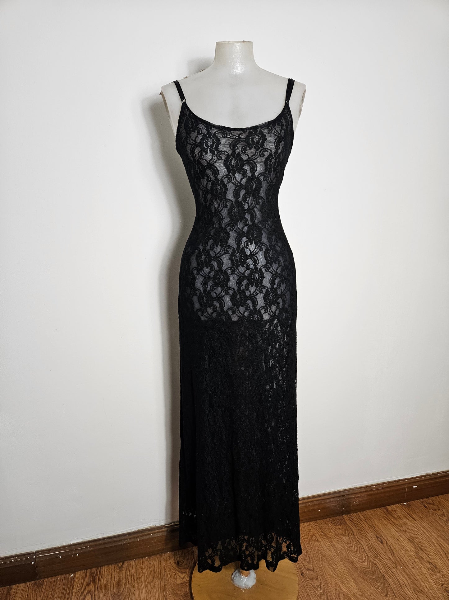 Vestido de encaje negro