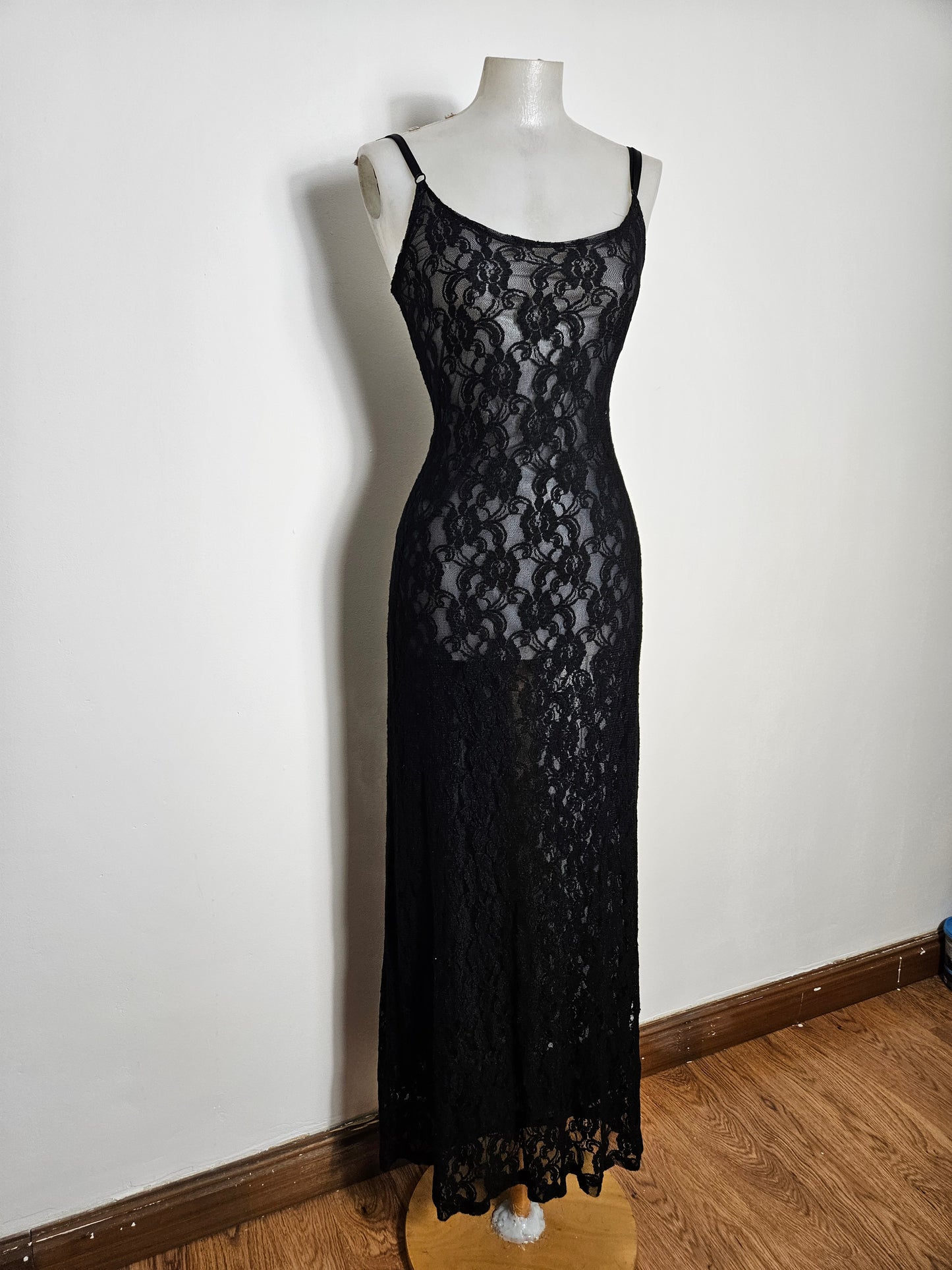 Vestido de encaje negro