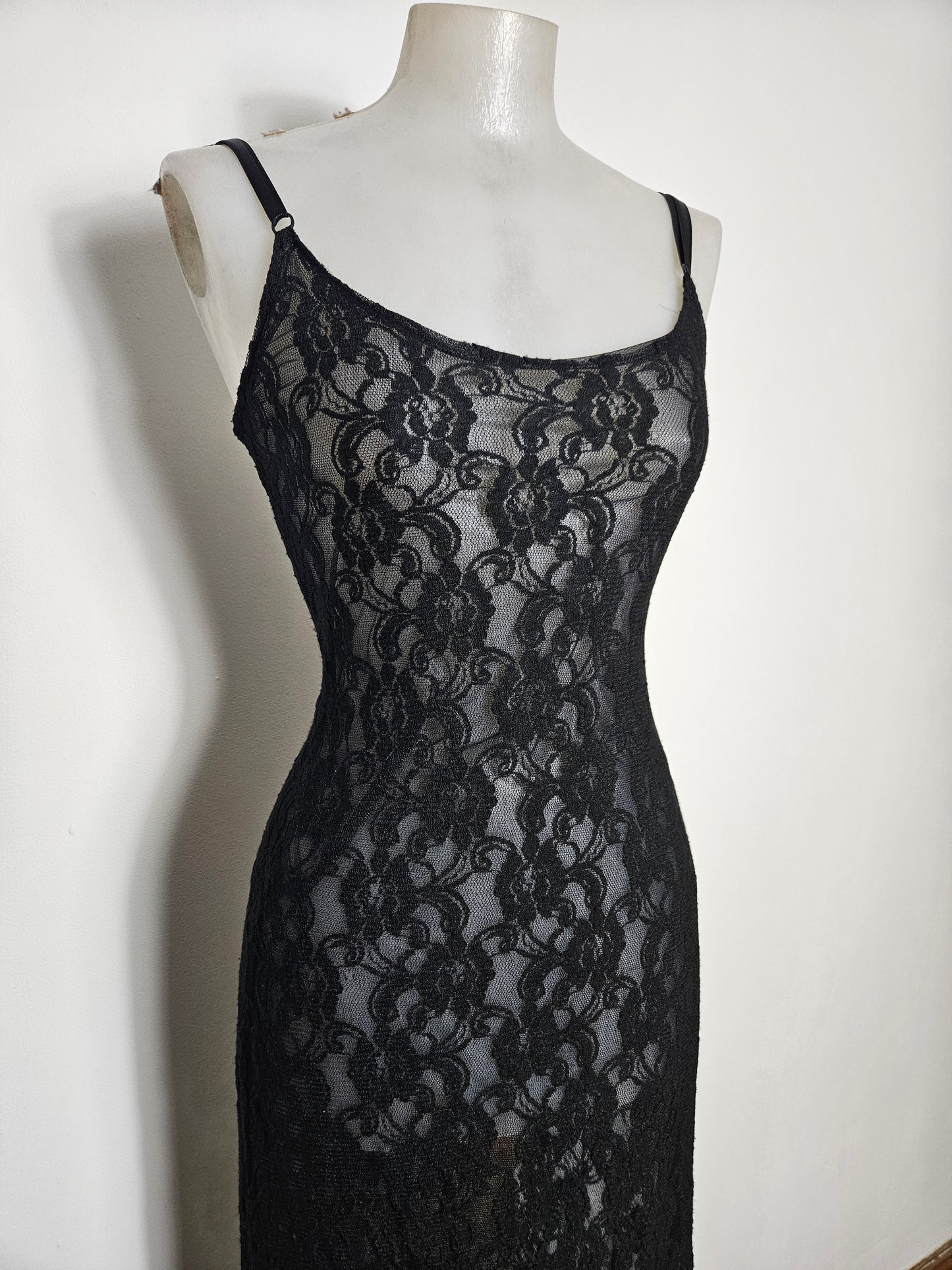 Vestido de encaje negro