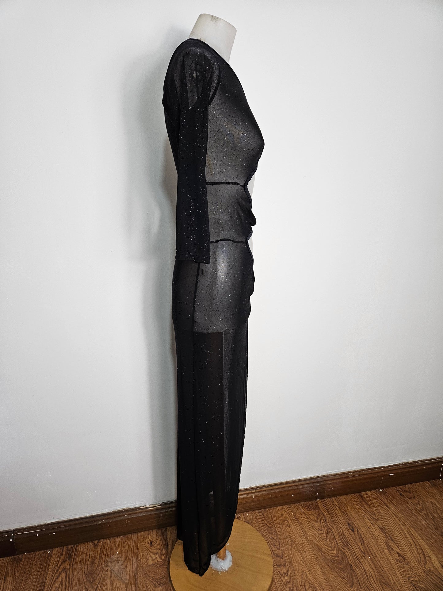Vestido de gasa con cortes