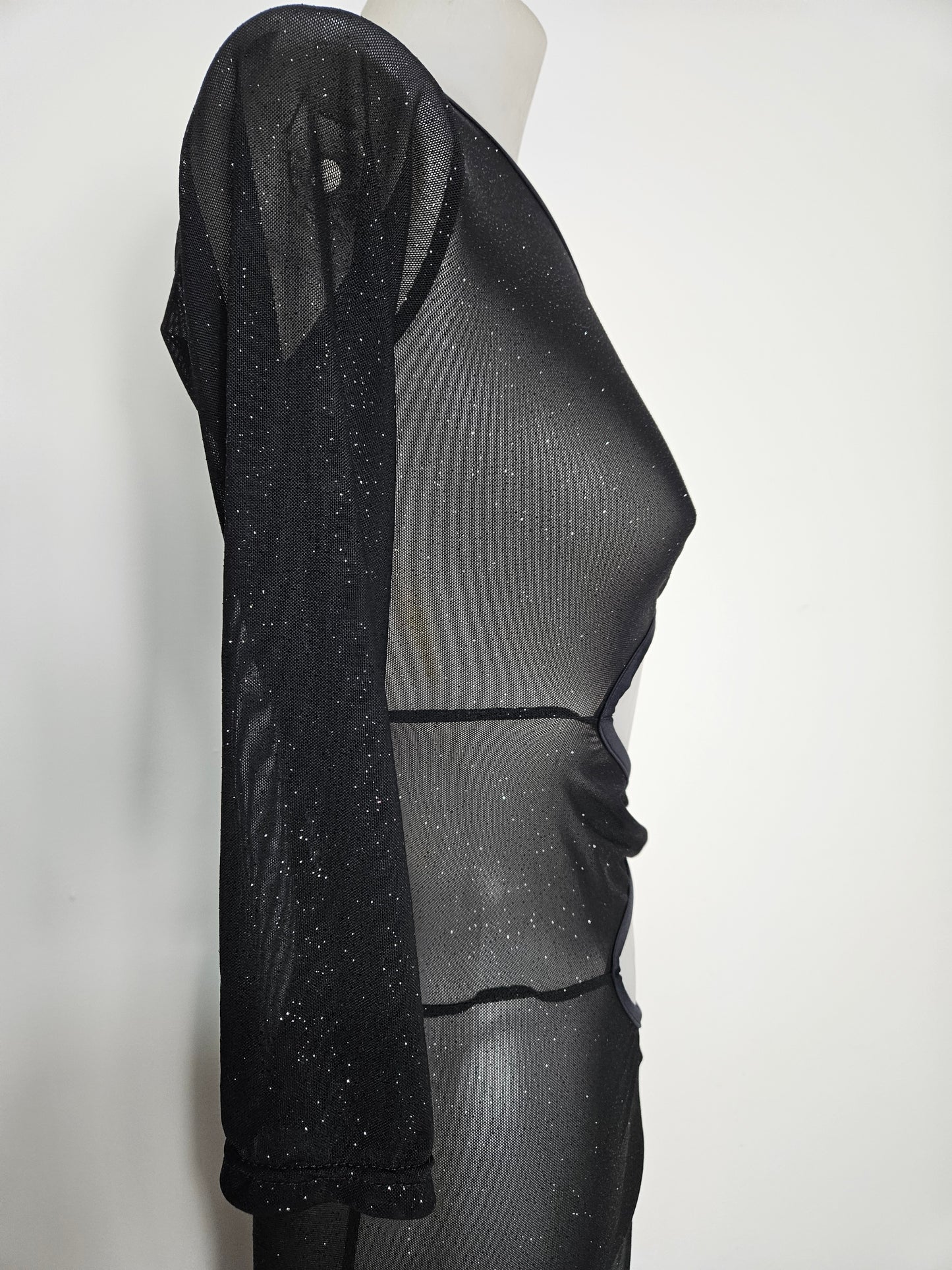 Vestido de gasa con cortes