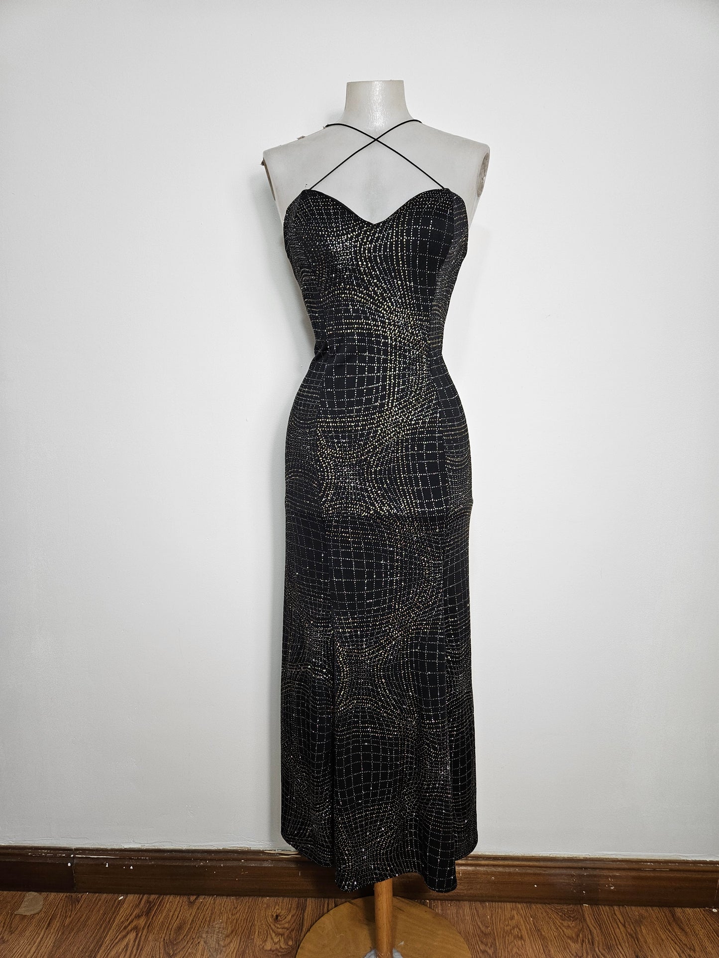 Vestido largo negro con pedrería