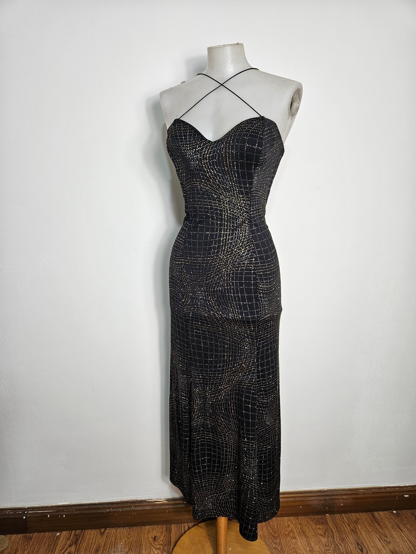 Vestido largo negro con pedrería