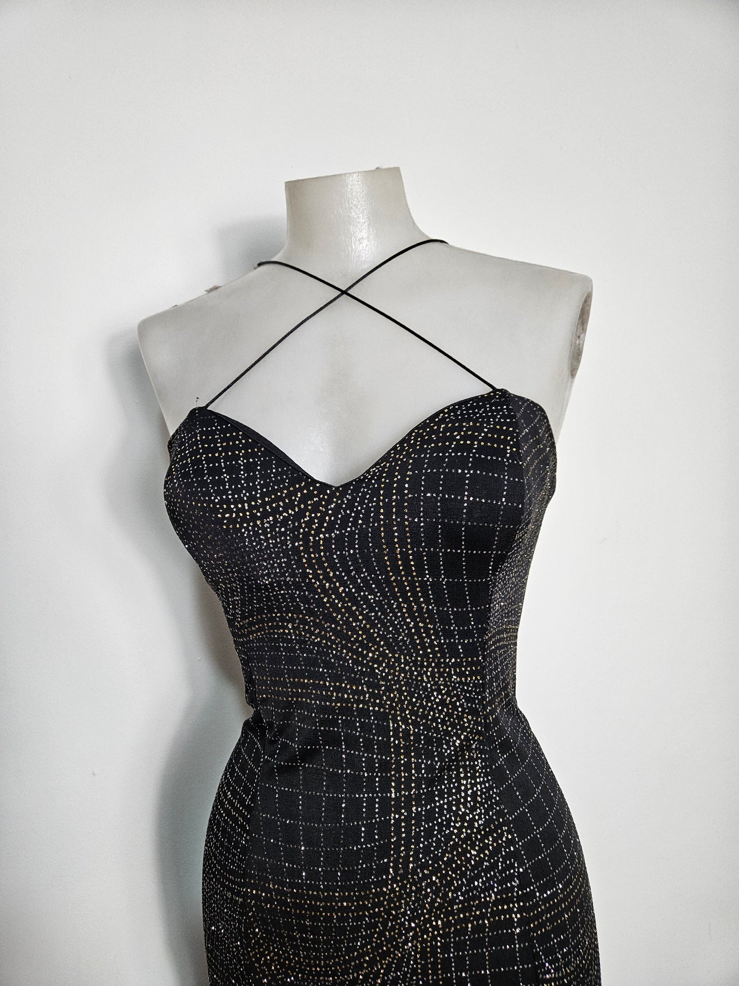 Vestido largo negro con pedrería