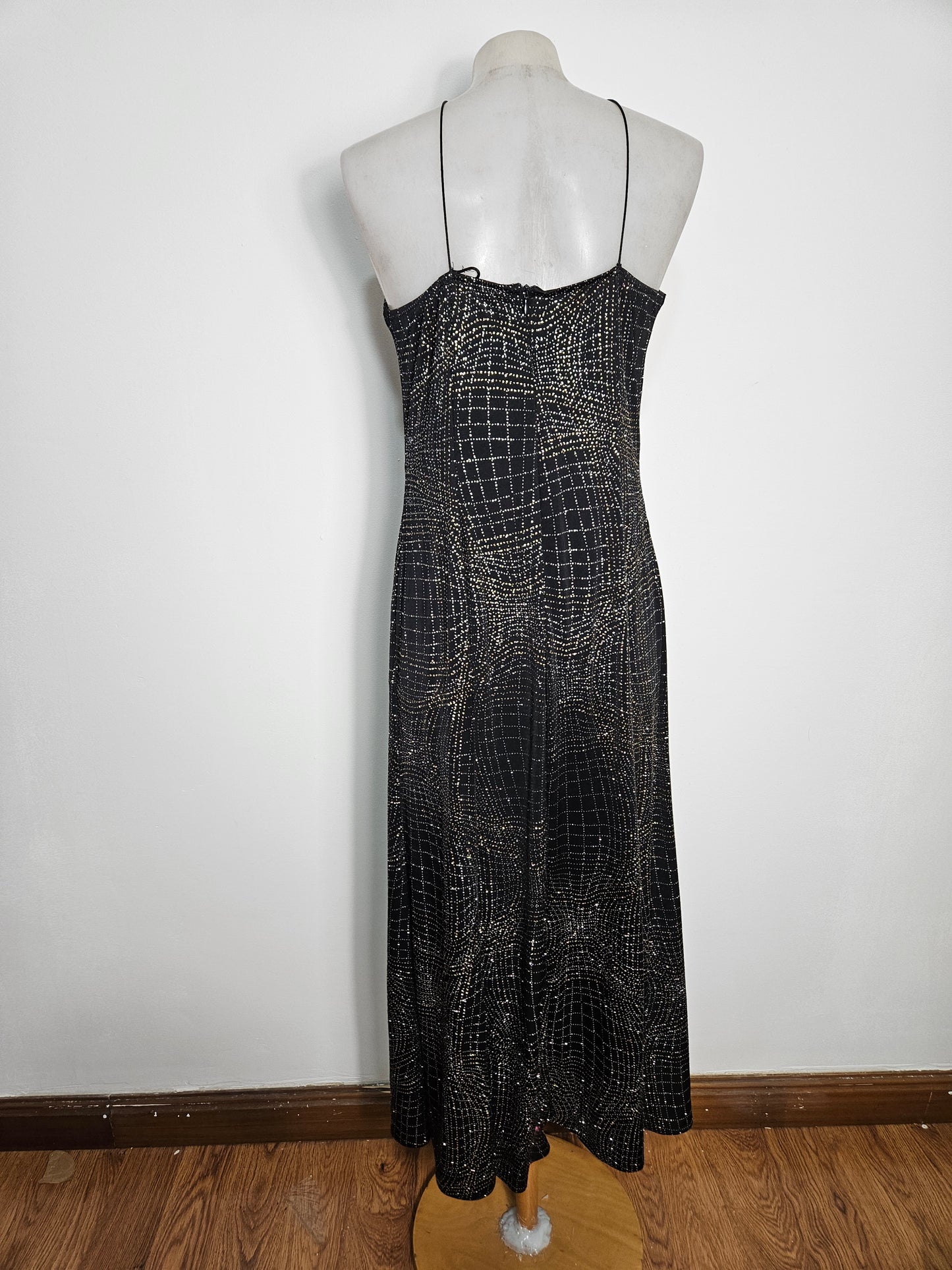 Vestido largo negro con pedrería