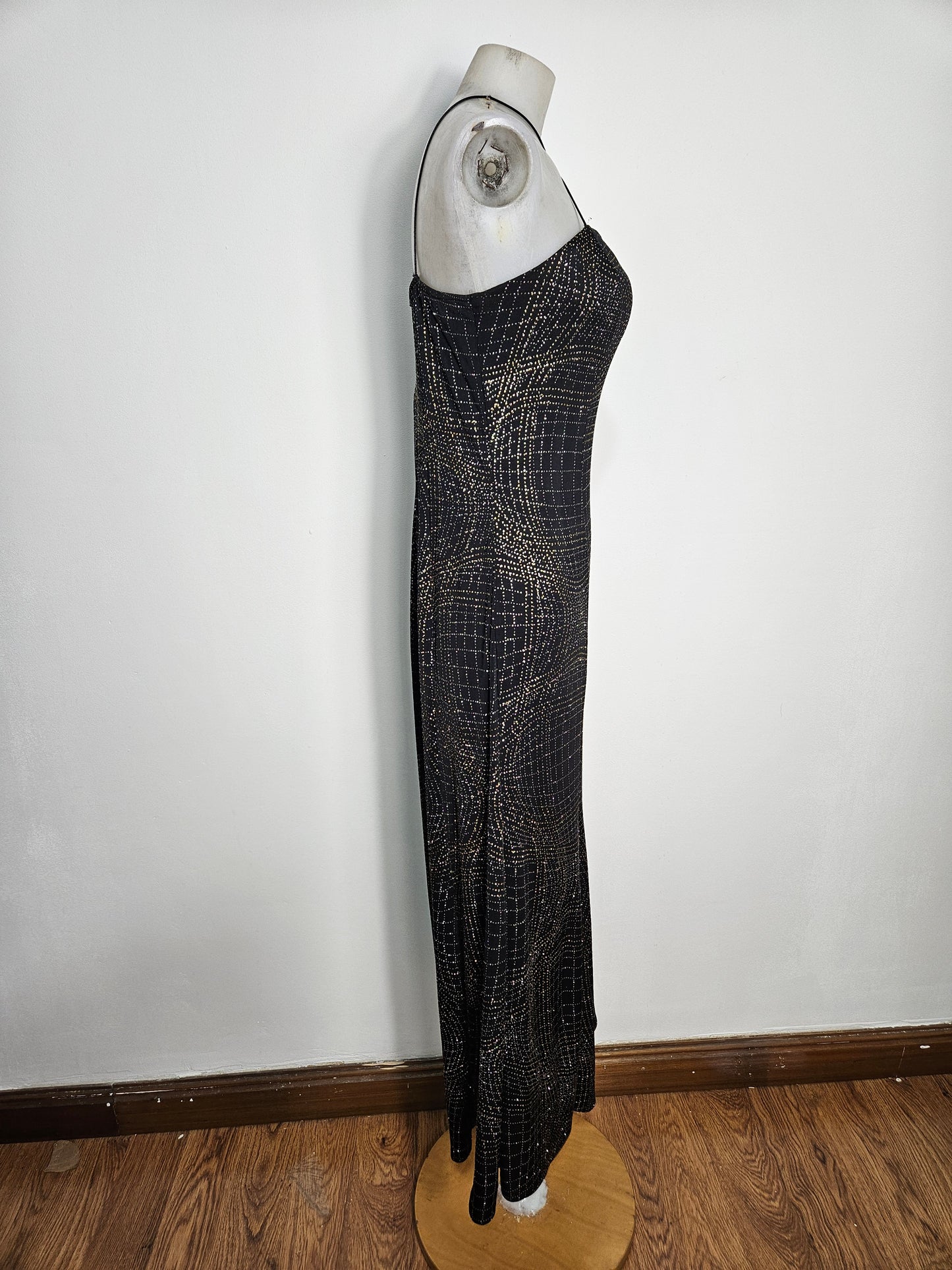 Vestido largo negro con pedrería