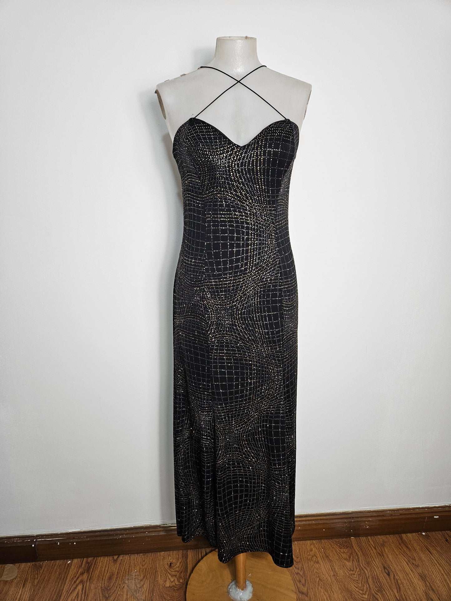 Vestido largo negro con pedrería