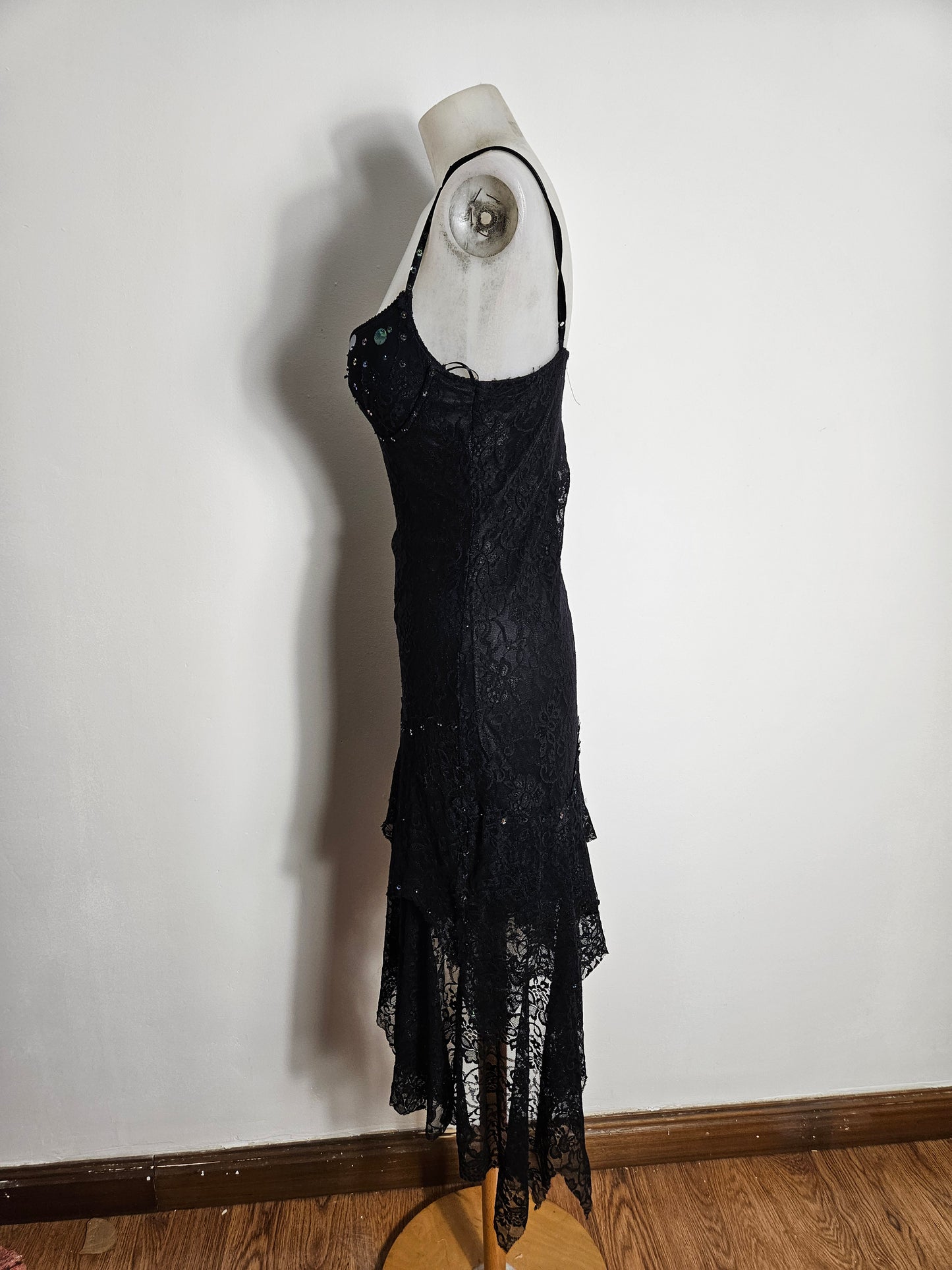 Robe asymétrique en dentelle noire