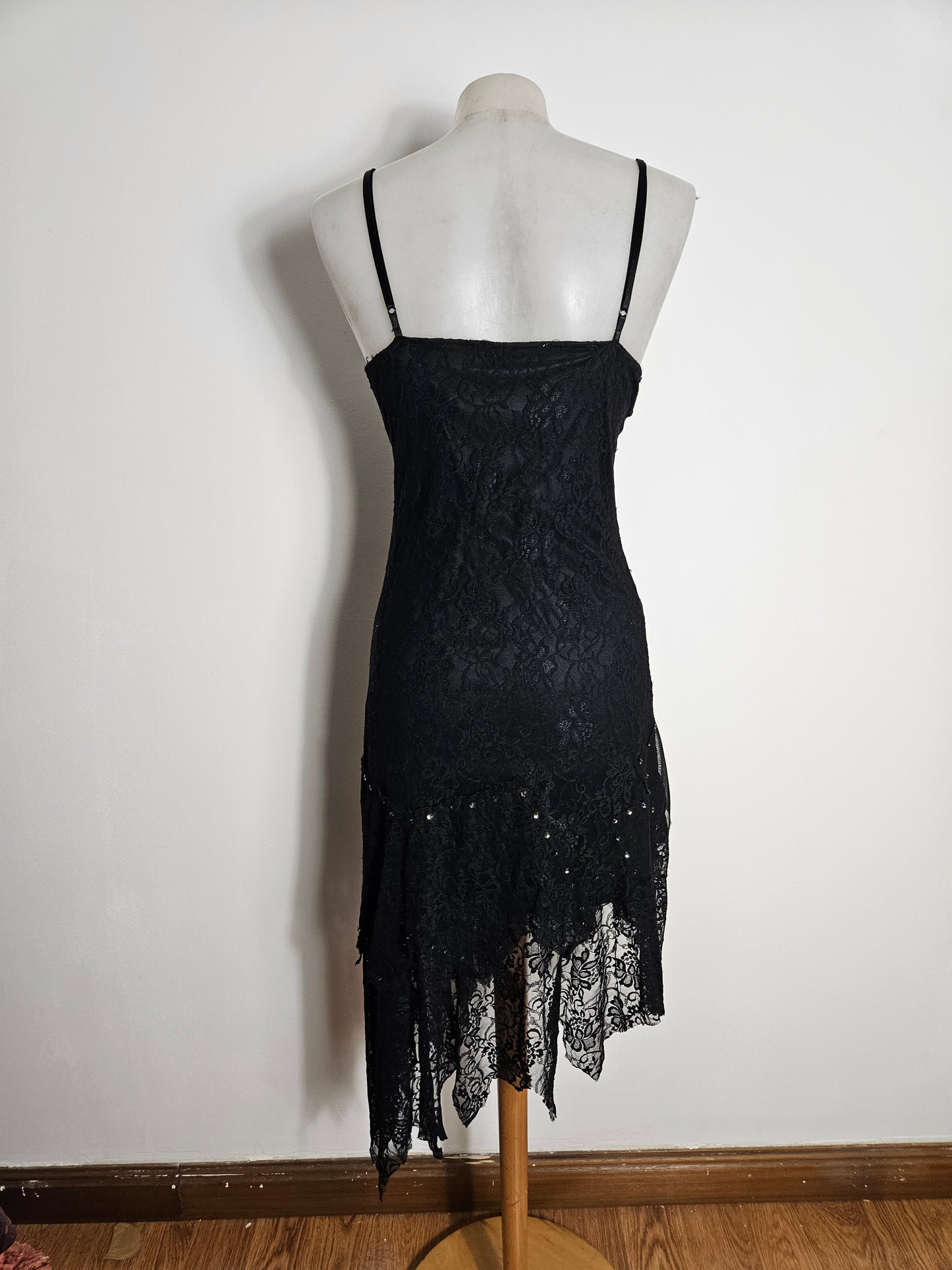 Robe asymétrique en dentelle noire
