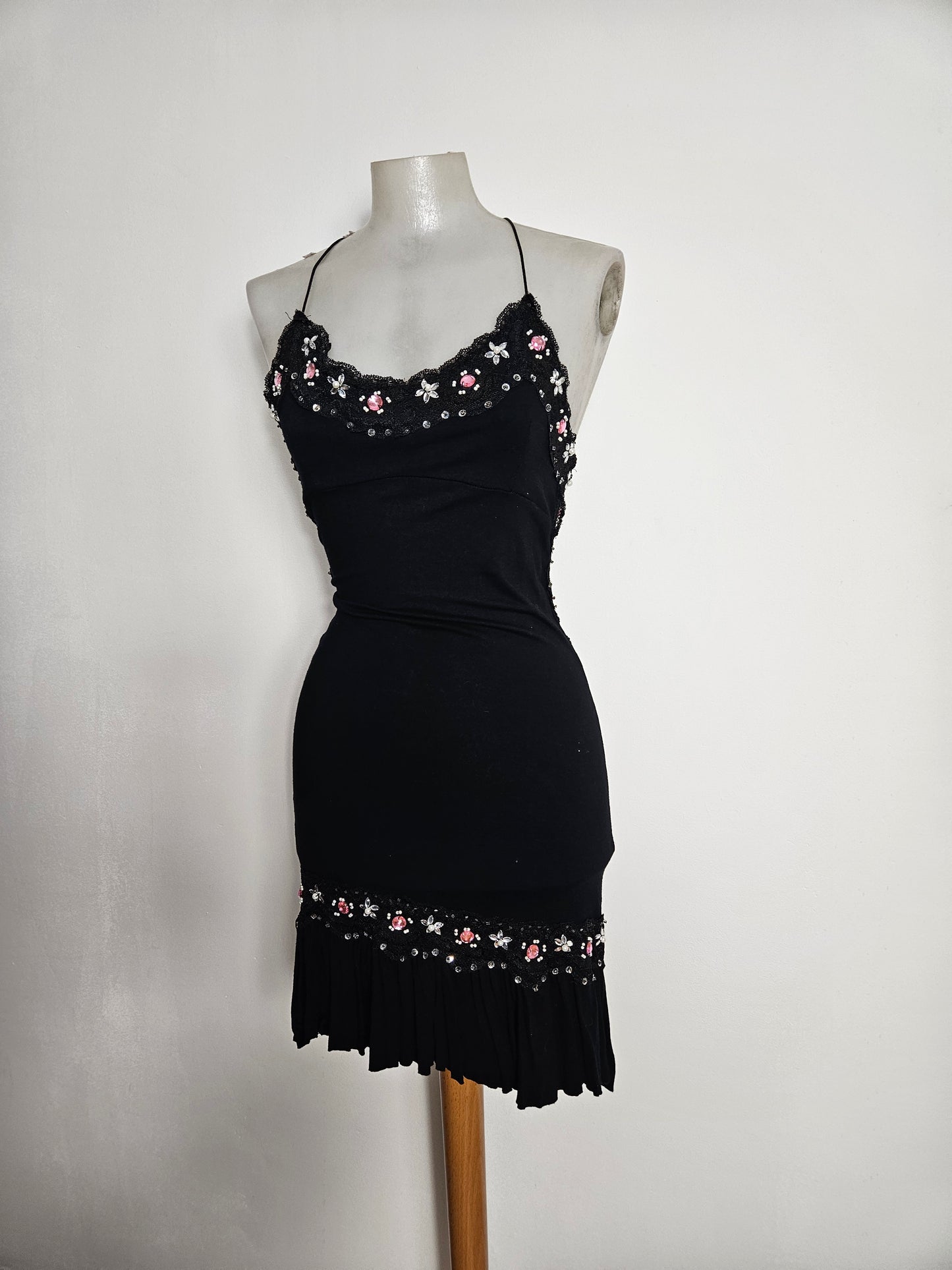 Robe dos nu brodé de perles
