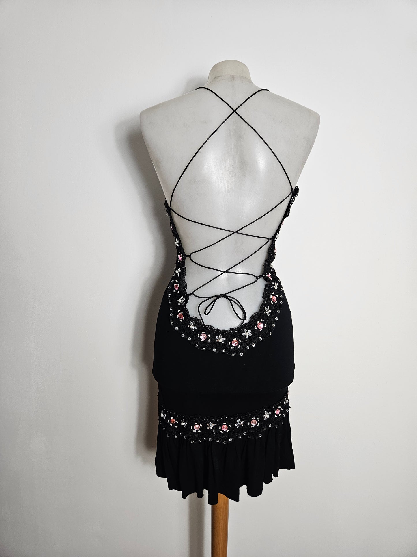 Robe dos nu brodé de perles
