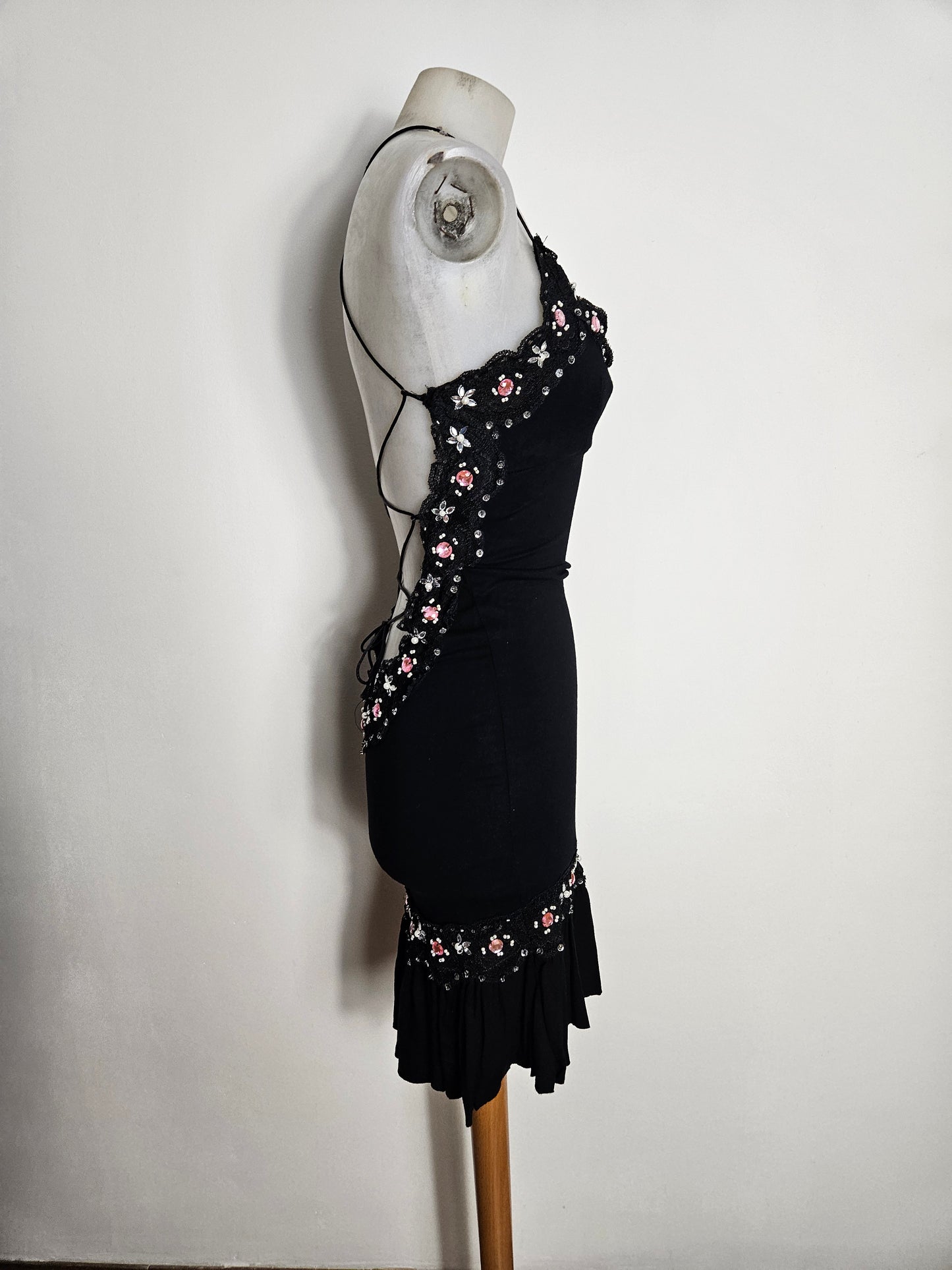 Robe dos nu brodé de perles