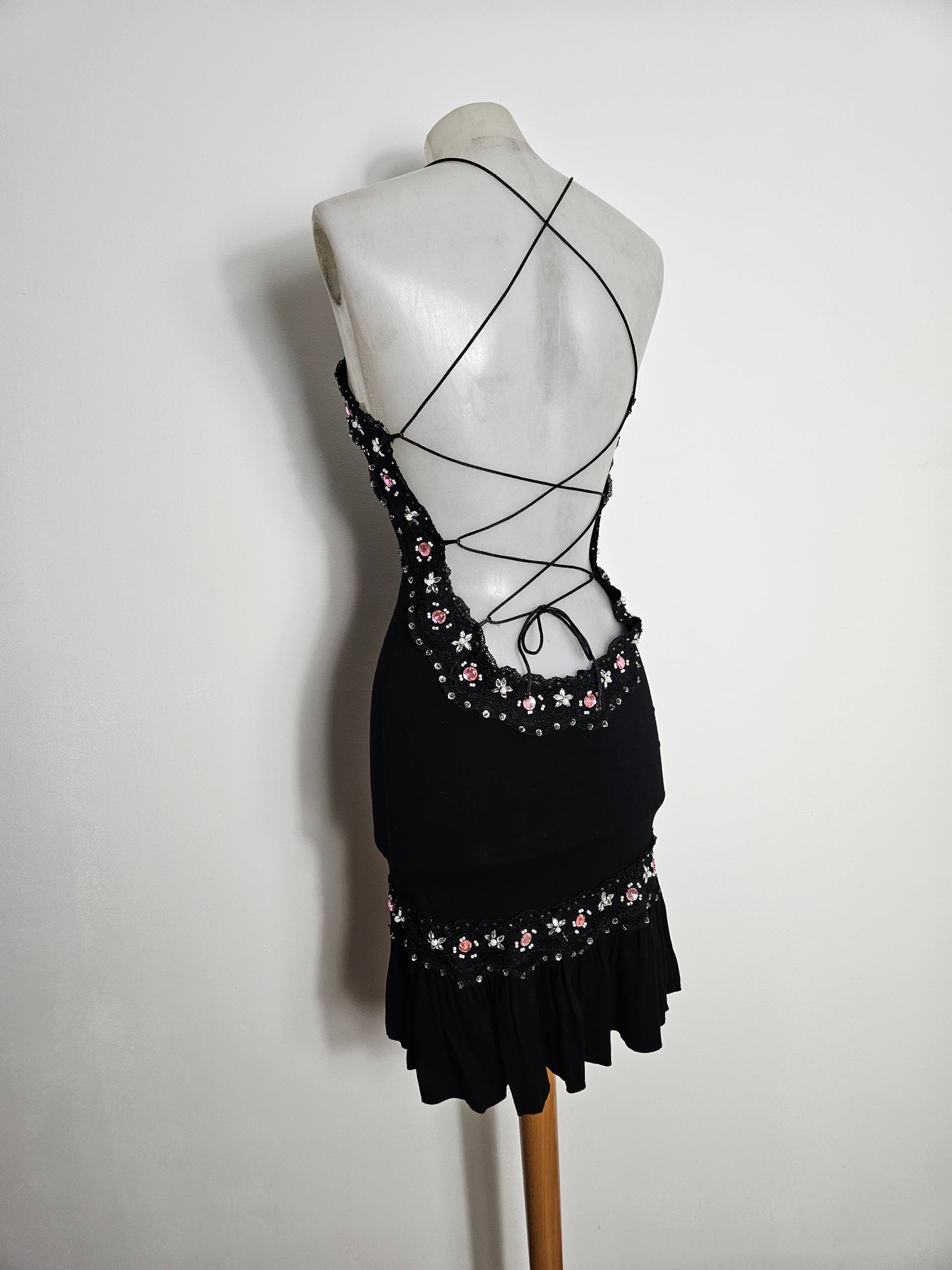 Robe dos nu brodé de perles