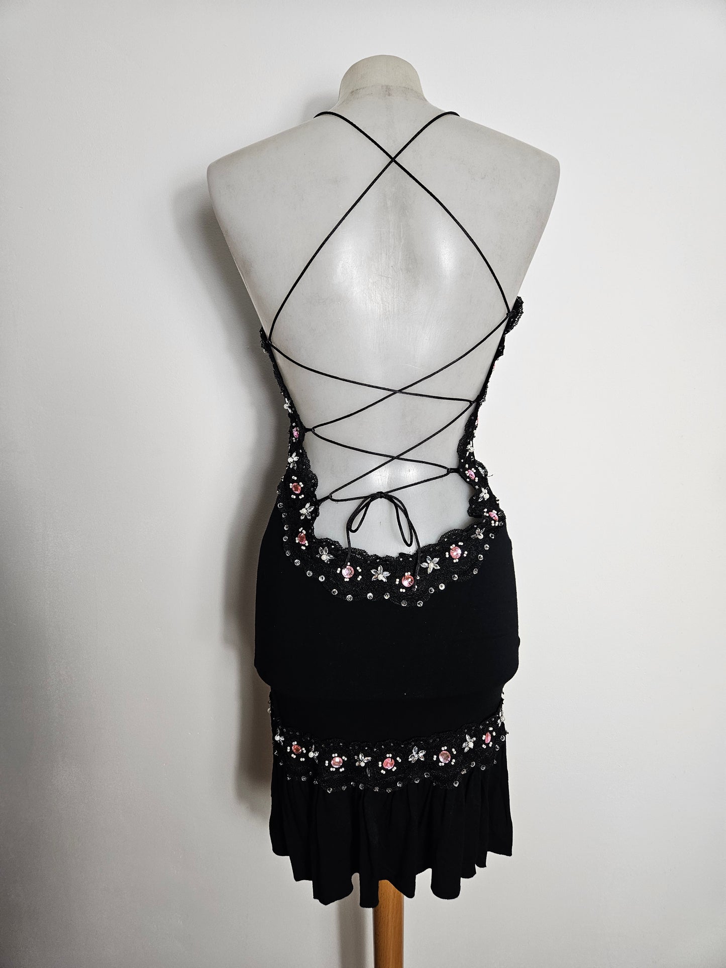 Robe dos nu brodé de perles